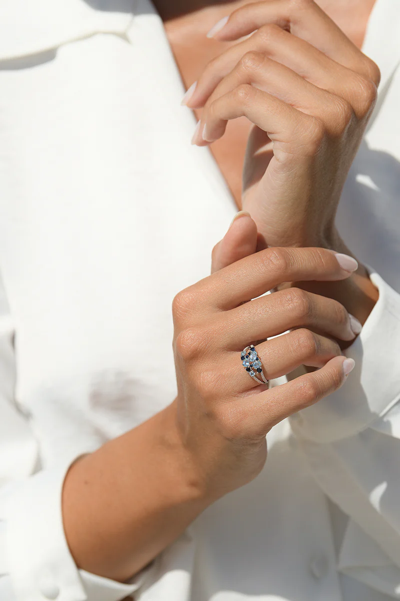 Bague "Saphir Elixir" D0,10/32 & Topaze Bleue 1,03/5 & Saphir 0,5/8 - Or Blanc 375/1000 - Image 2