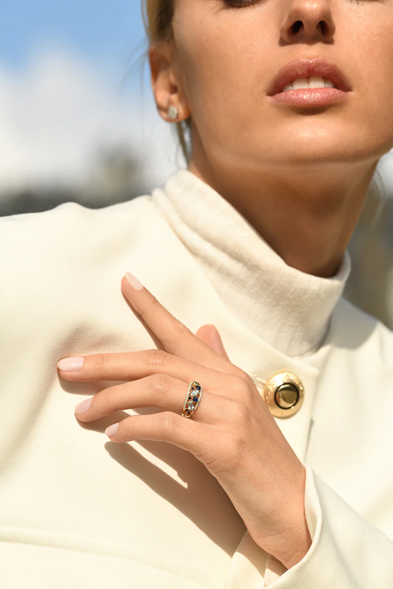 Bague "Dahra" D 0,12/36 Blue Topaze 0,41/3 Saphir 0,22/8 - Or Jaune 375/1000 - Image 2