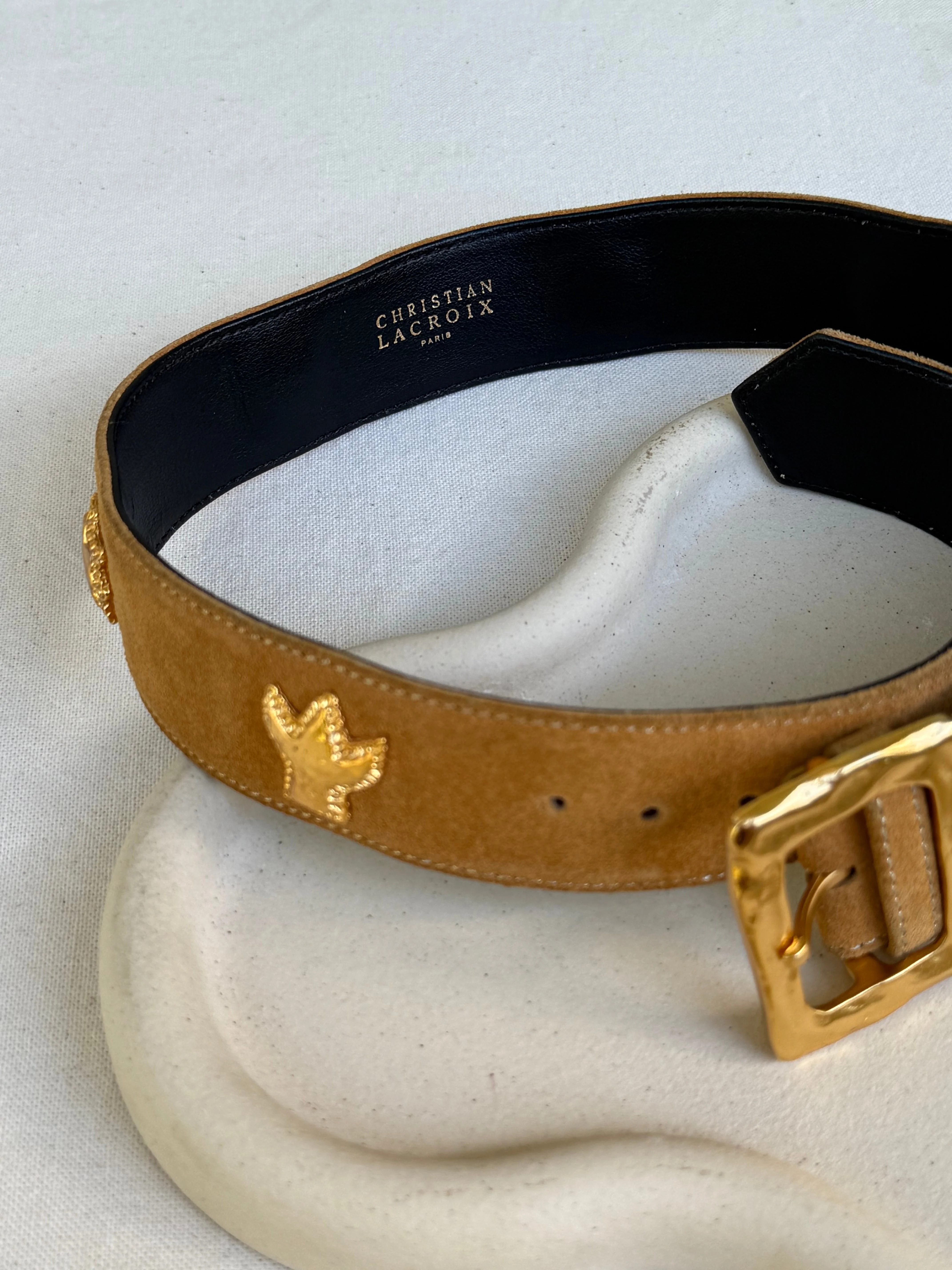 Christian Lacroix - Ceinture Vintage - Daim Camel Et Empiècements Dorés - Image 4