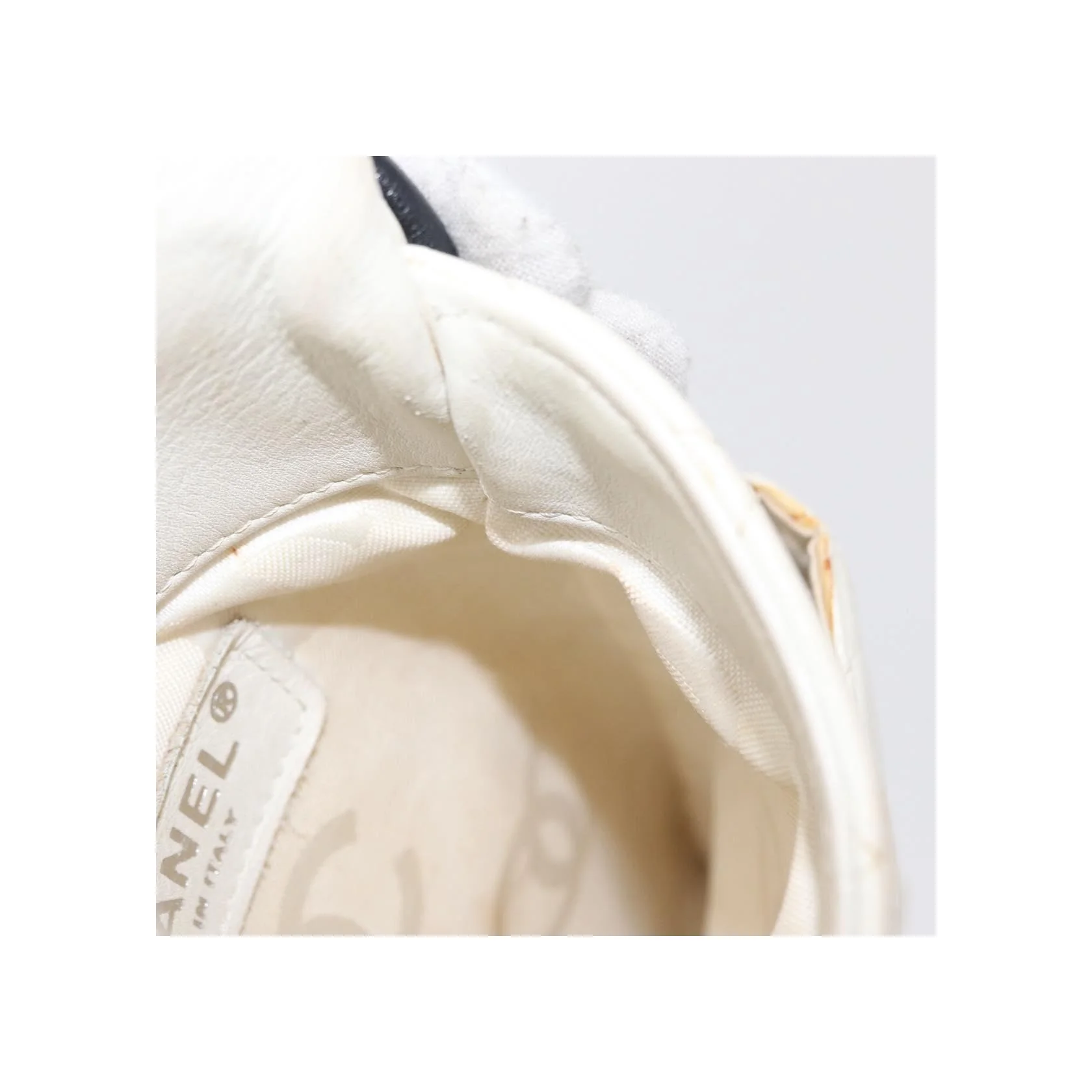 Sac Porté Croisé À Rabat Chanel Cambon - White - Image 19