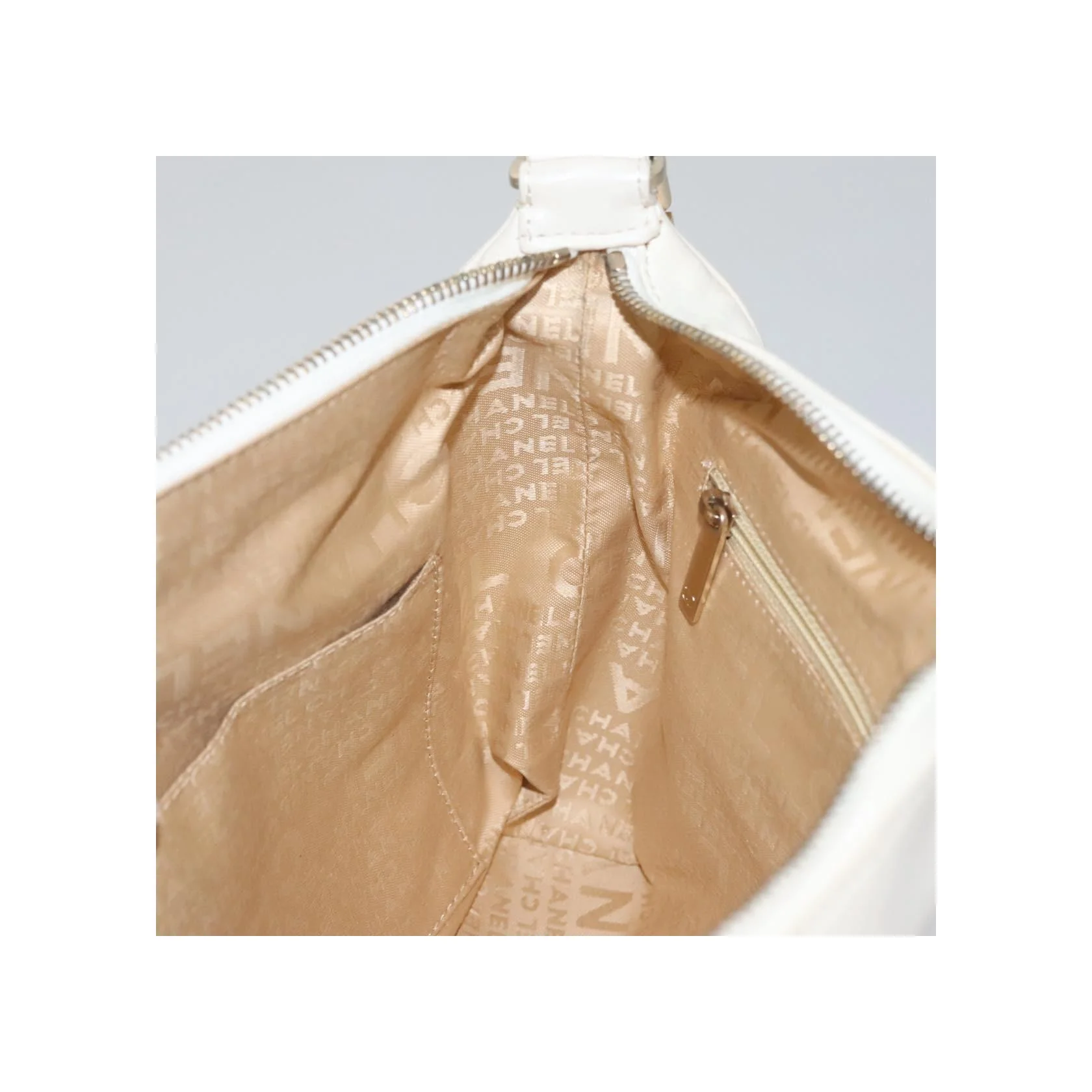 Sac À Bandoulière Chanel Chocolate Bar Cc - White - Image 21