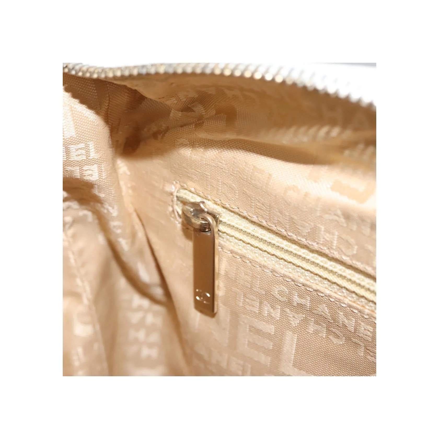 Sac À Bandoulière Chanel Chocolate Bar Cc - White - Image 22