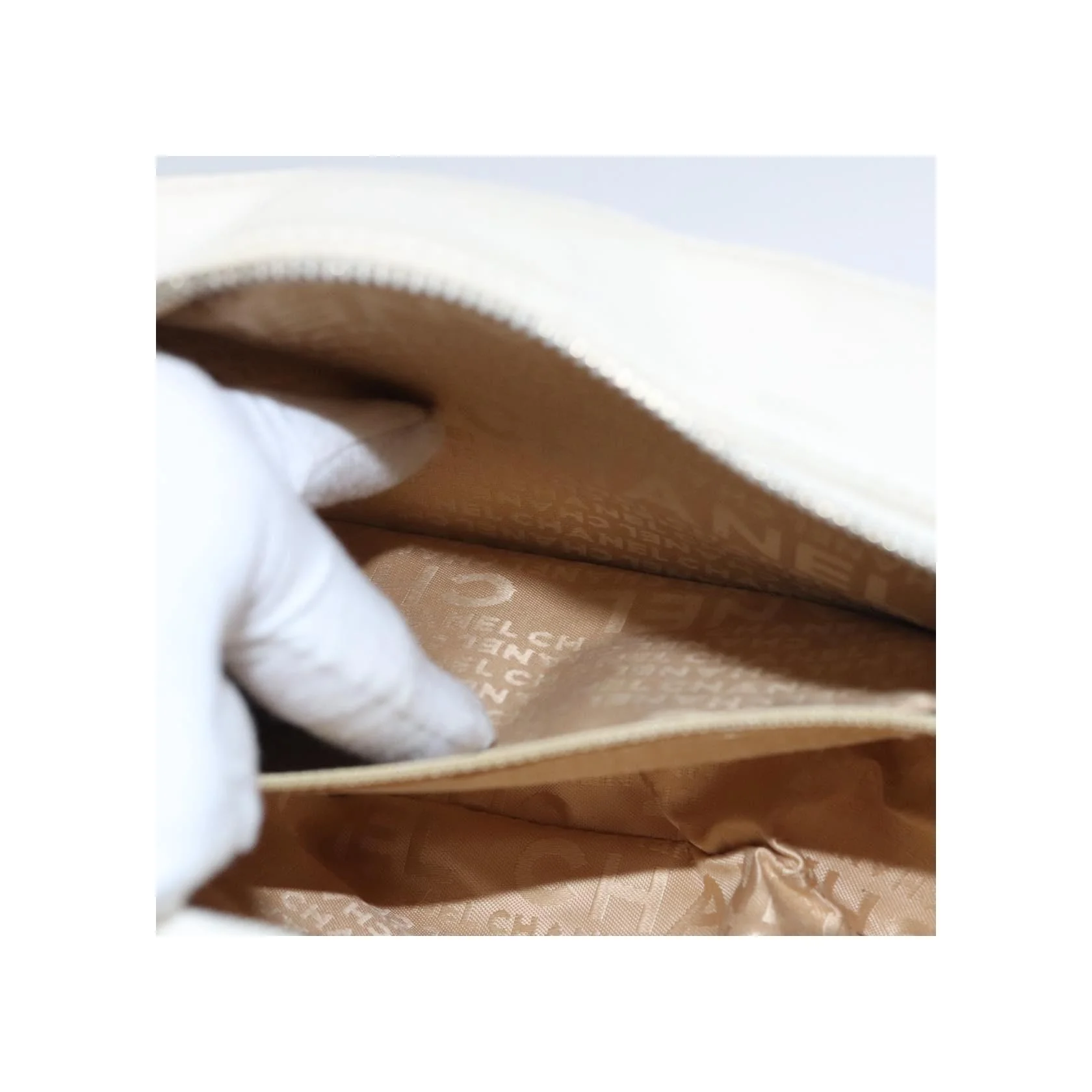 Sac À Bandoulière Chanel Chocolate Bar Cc - White - Image 24