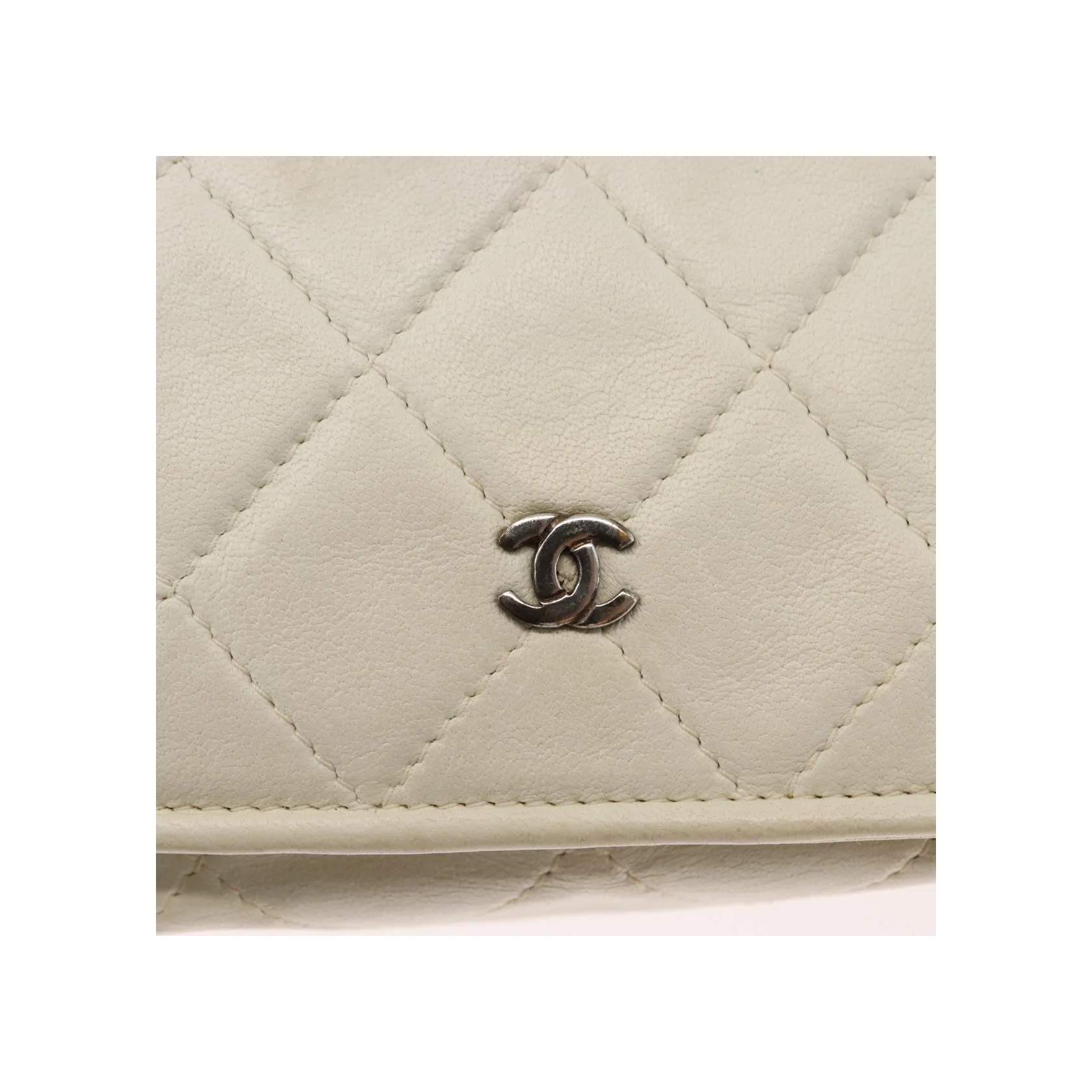 Grand Portefeuille À Rabat Chaîne Chanel - White - Image 13