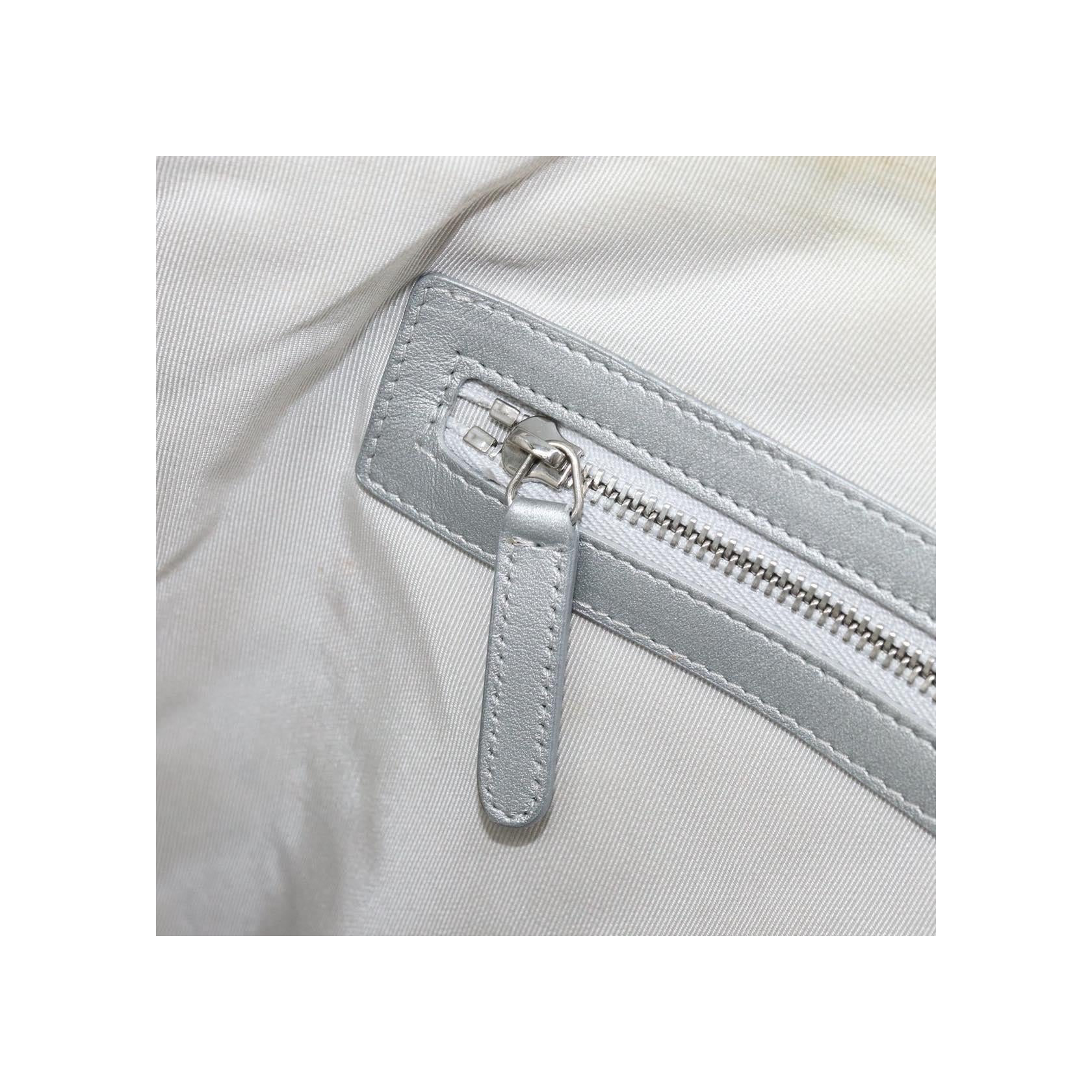 Pochette Chanel O Case - Silver - Image 12