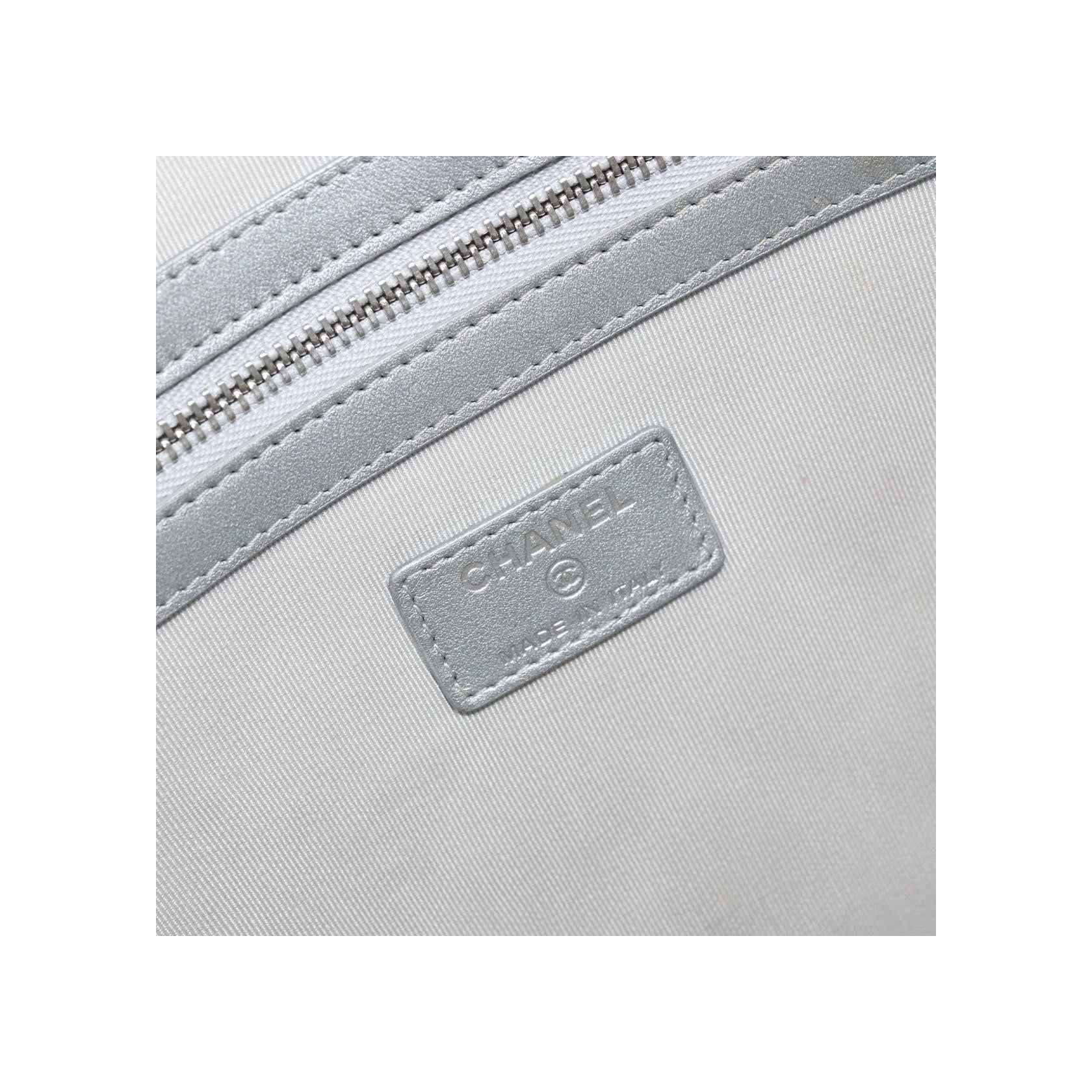 Pochette Chanel O Case - Silver - Image 6