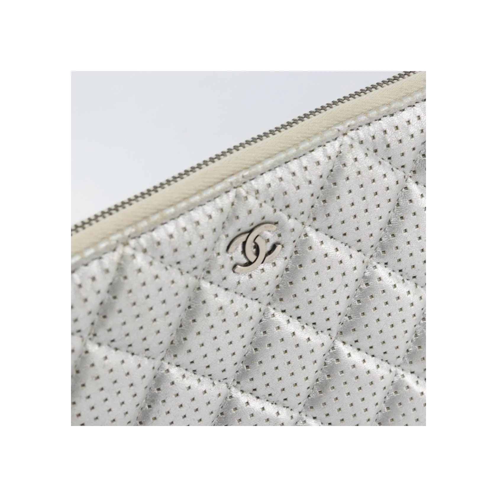 Pochette Chanel O Case - Silver - Image 12