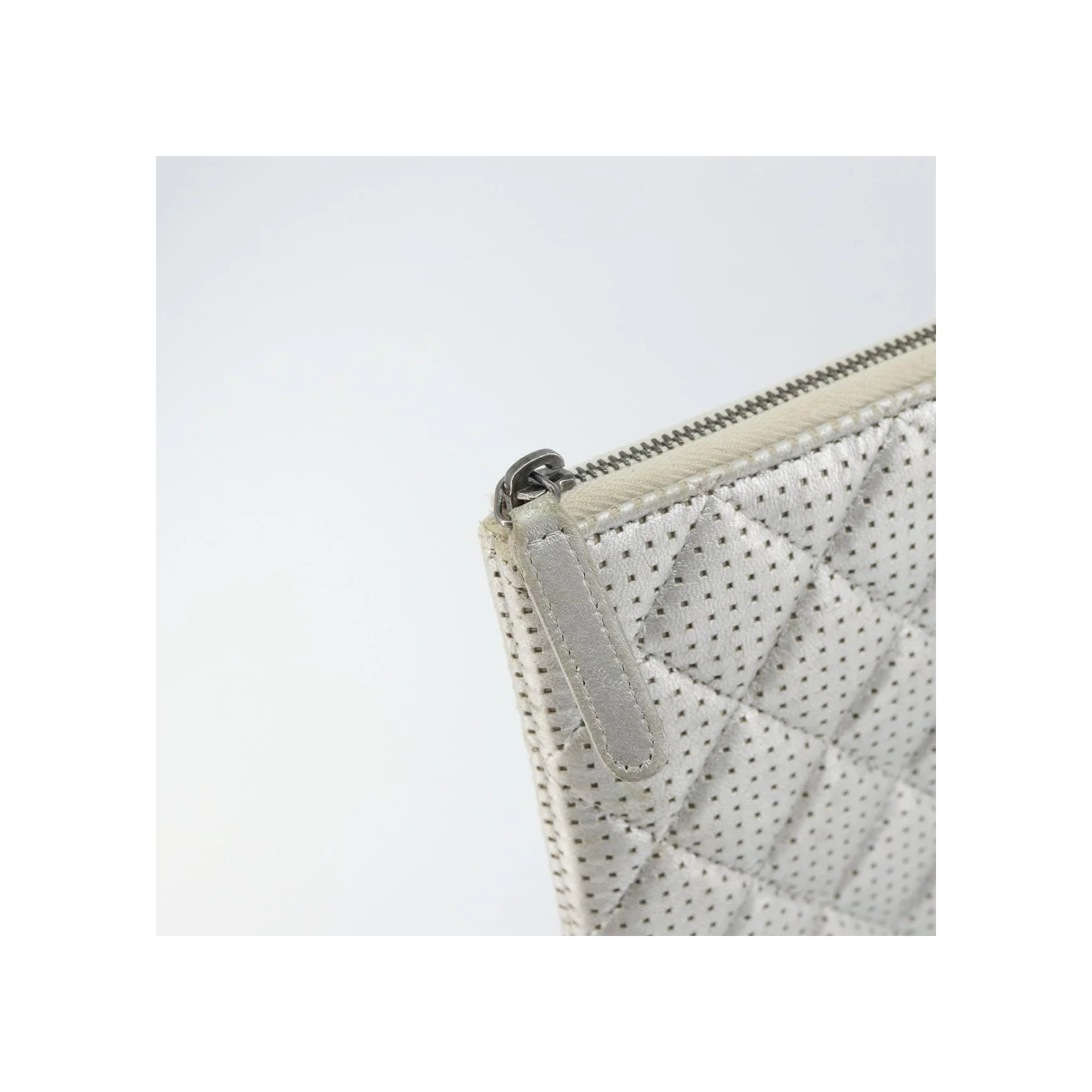Pochette Chanel O Case - Silver - Image 16