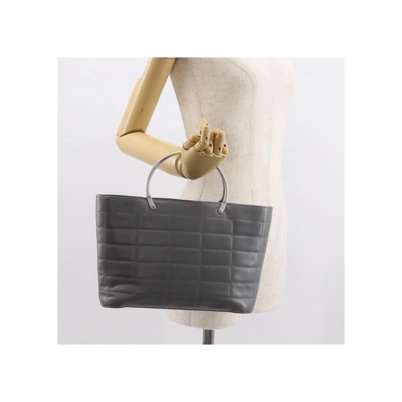 Tote Bag Chanel Vintage Chocolate Bar Metal Ring - Gray - Image 14