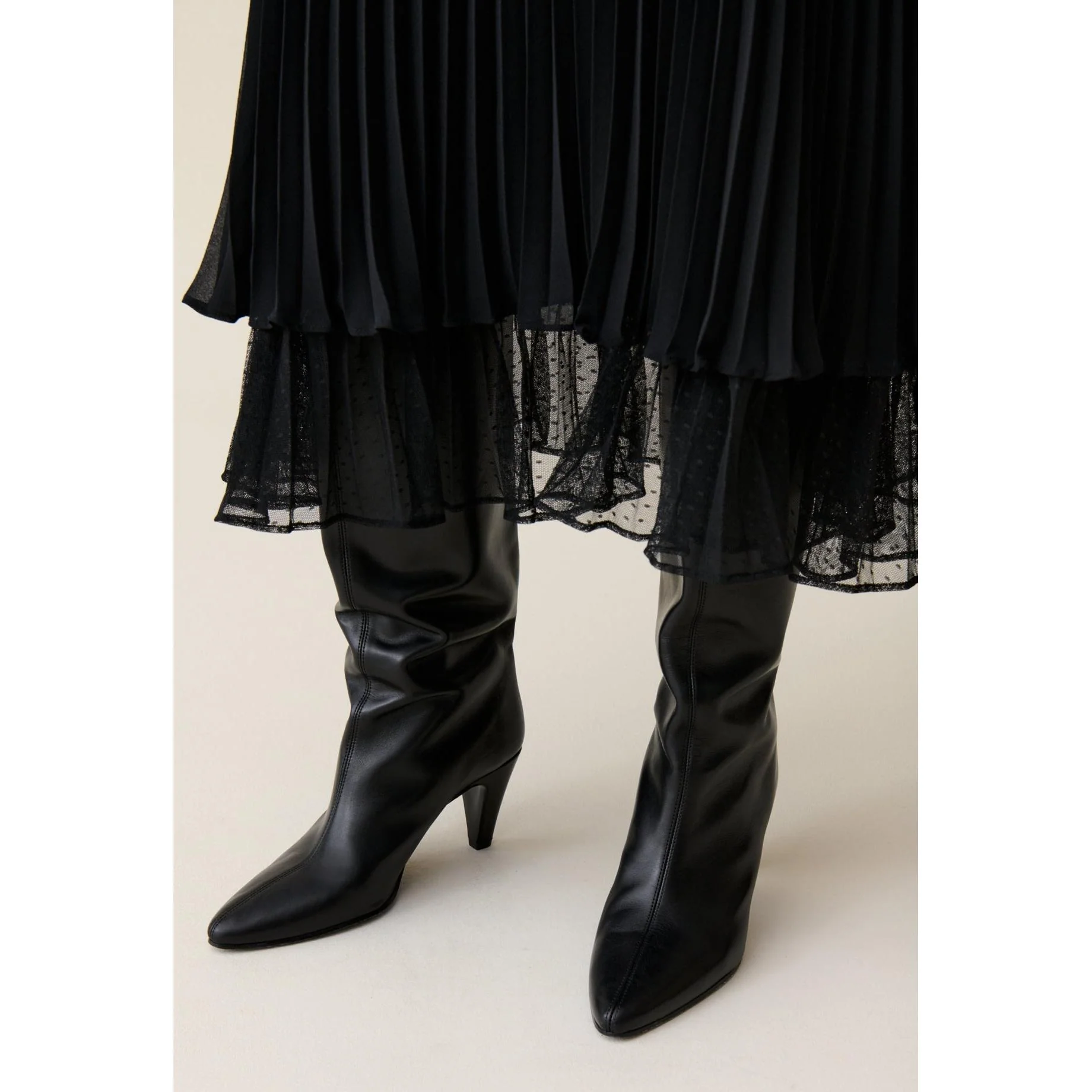 Jupe Midi Fluide Plissée Noire - Image 5