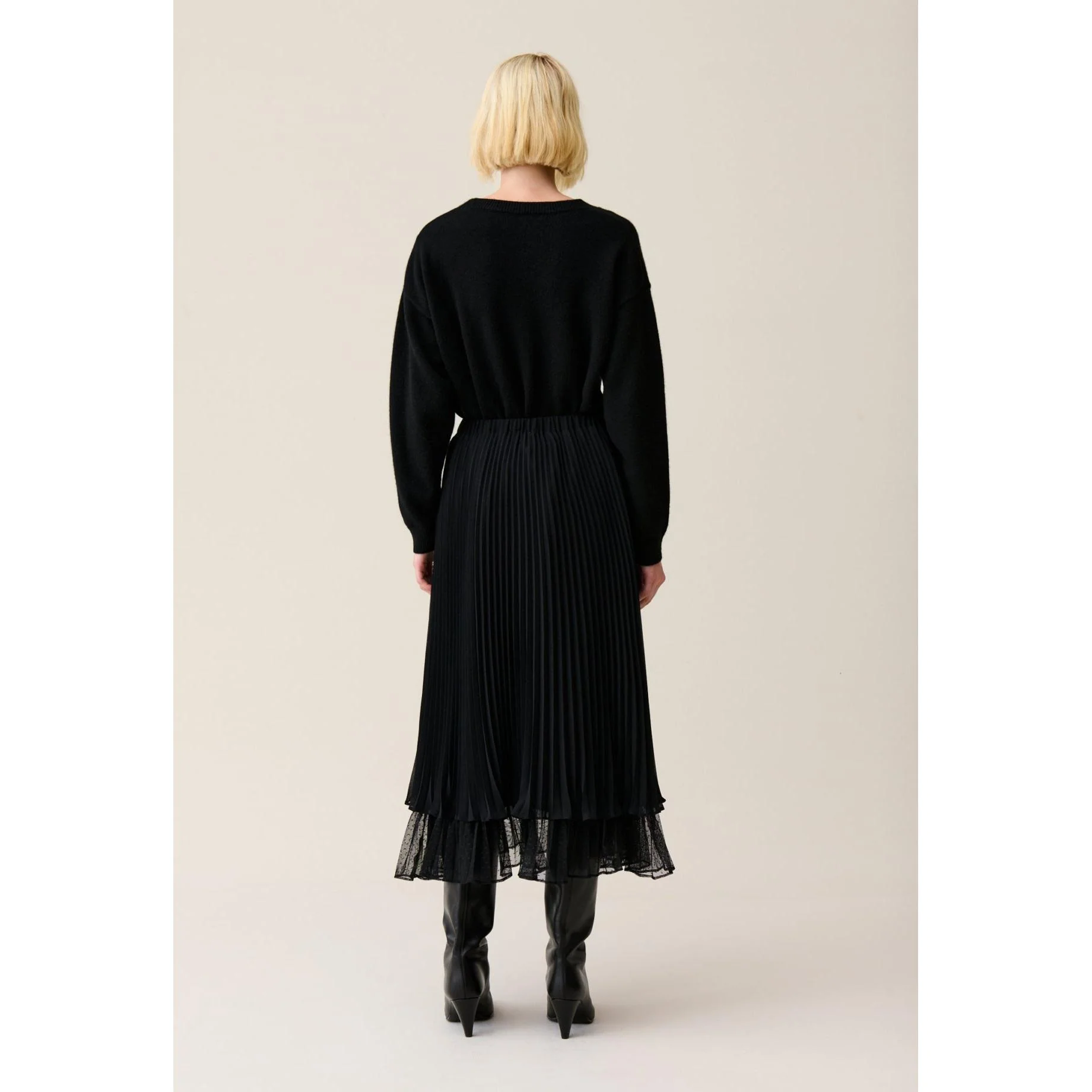 Jupe Midi Fluide Plissée Noire - Image 6