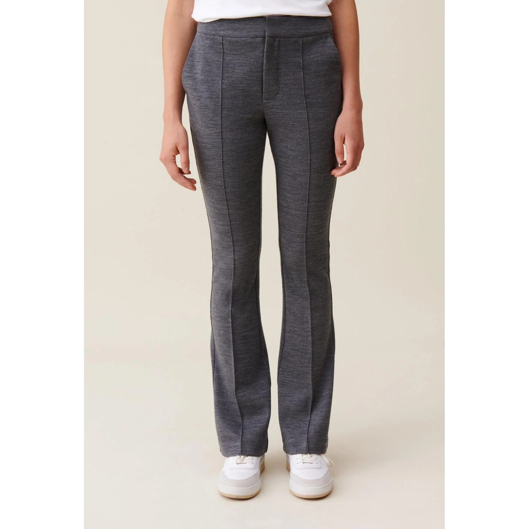 Pantalon Flare Près Du Corps Gris - Image 2