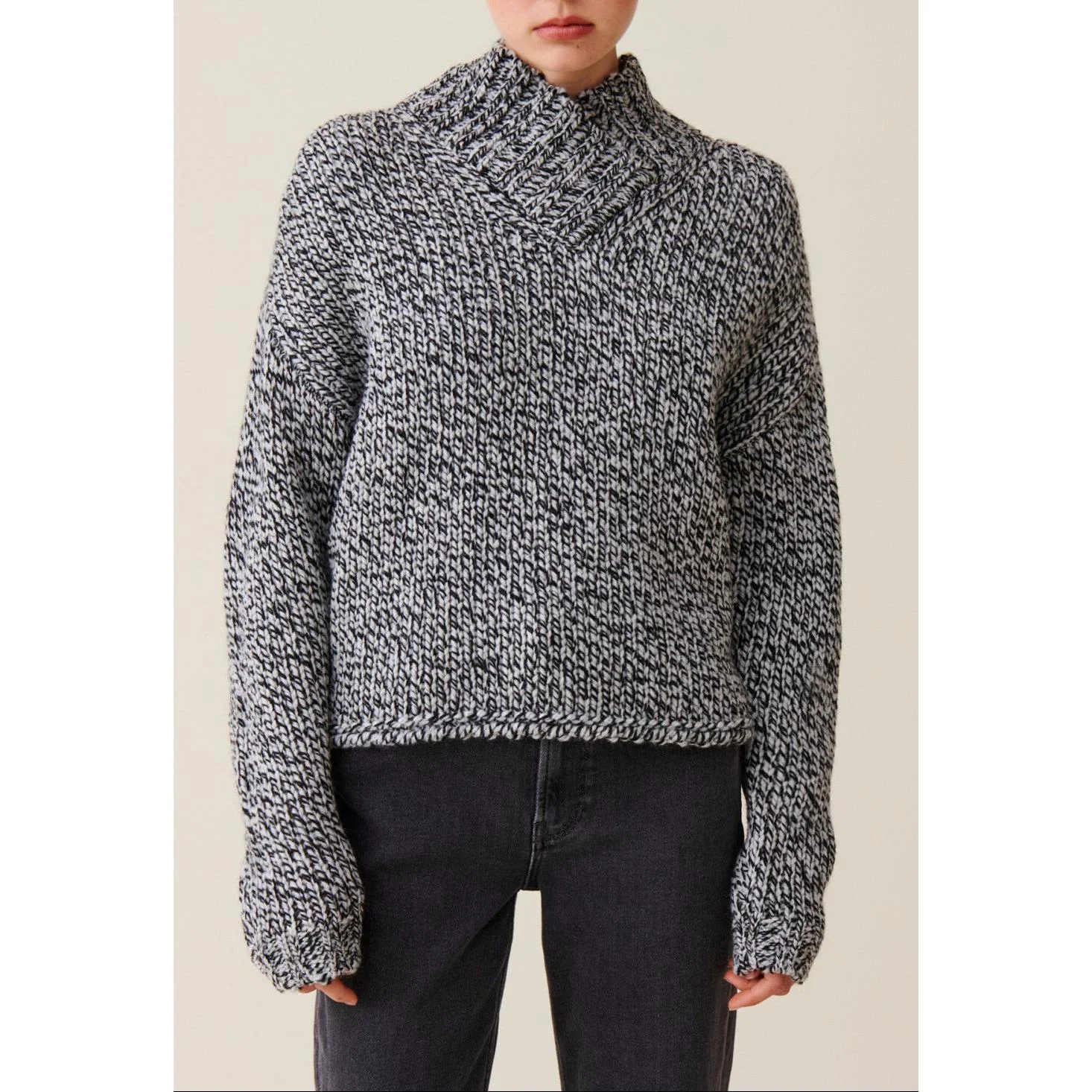 Pull Grosse Maille Col V Gris - Image 4