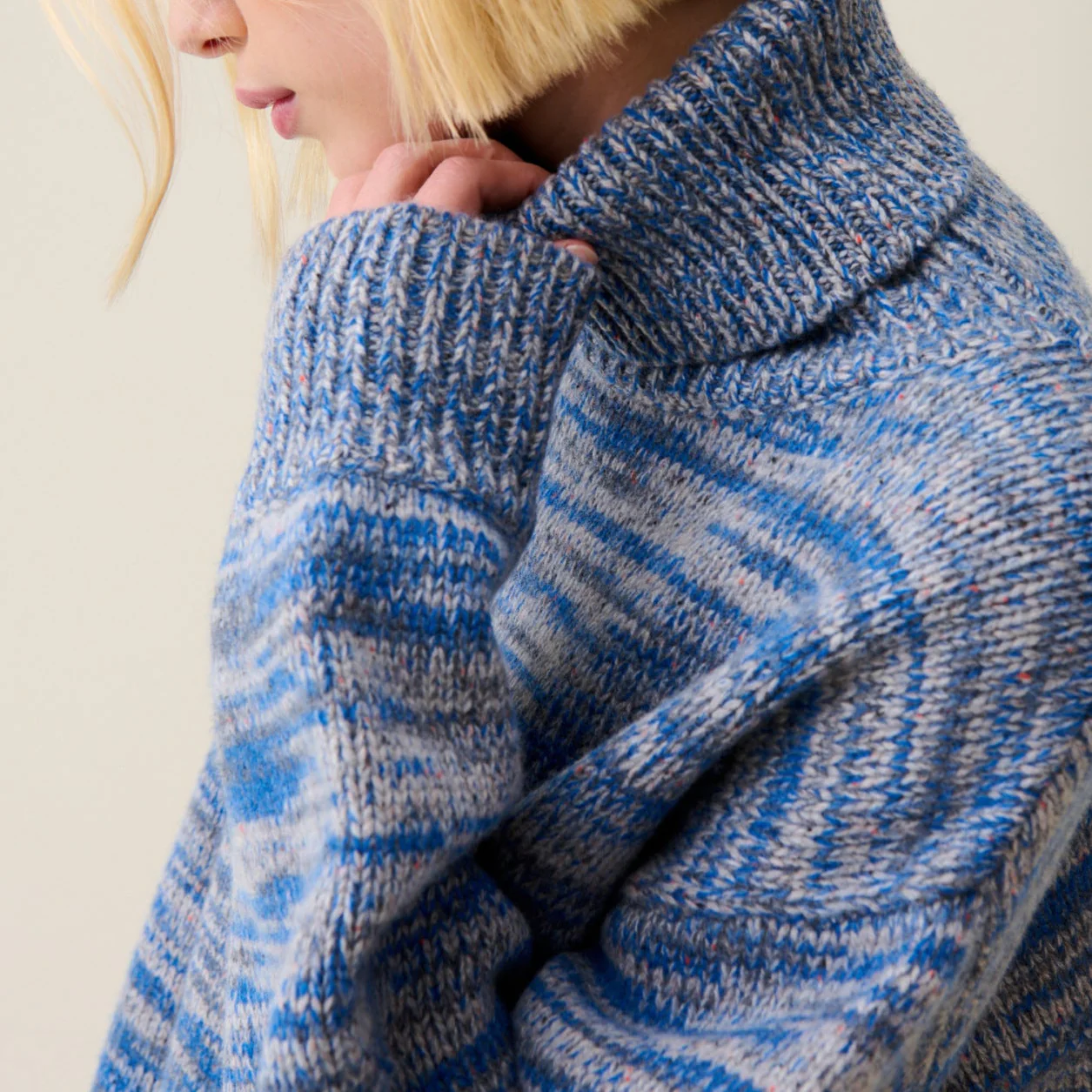 Robe Courte Laine Col Roulé - Image 3