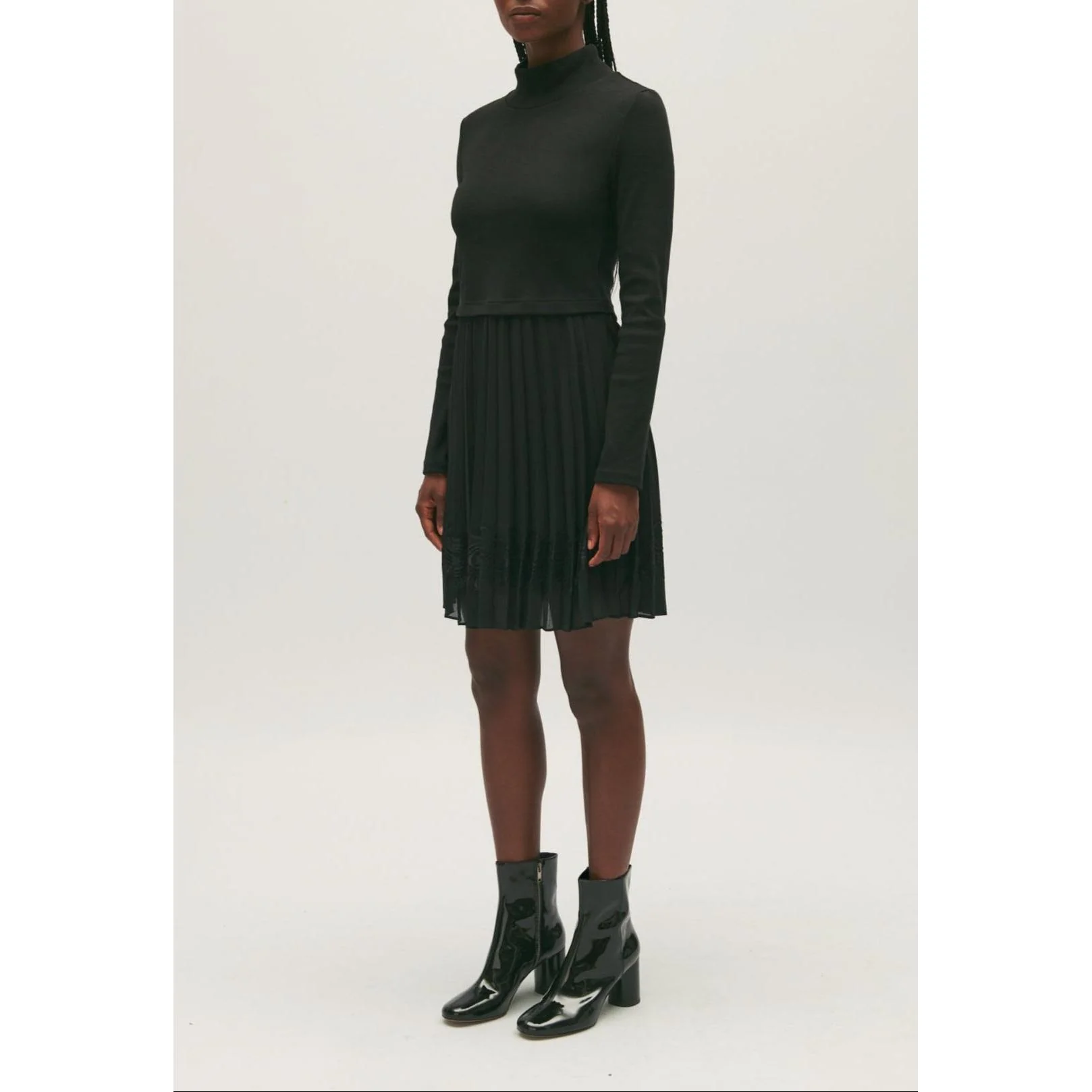 Robe Twist Courte Plissée Noire - Image 3