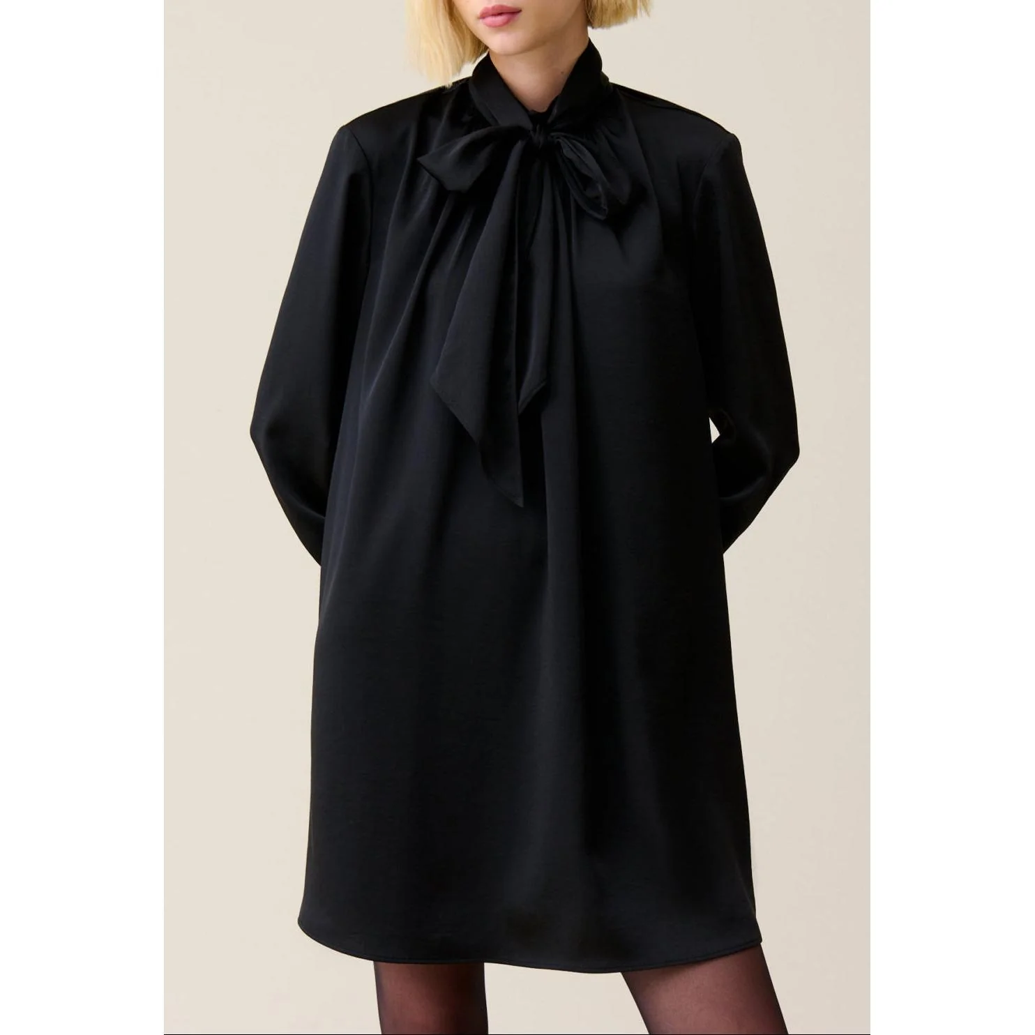 Robe Fluide Col Lavallière Noir - Image 4