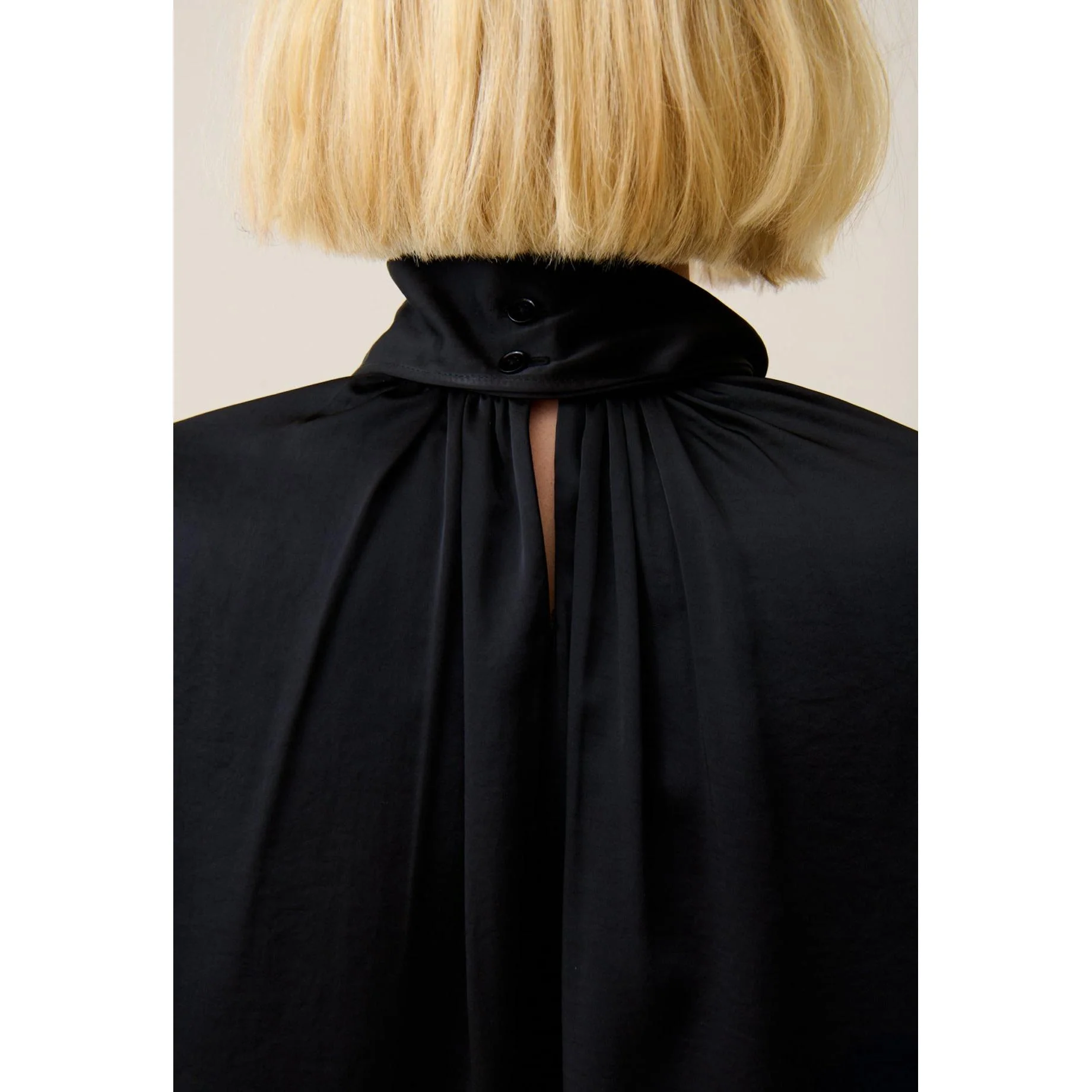 Robe Fluide Col Lavallière Noir - Image 5