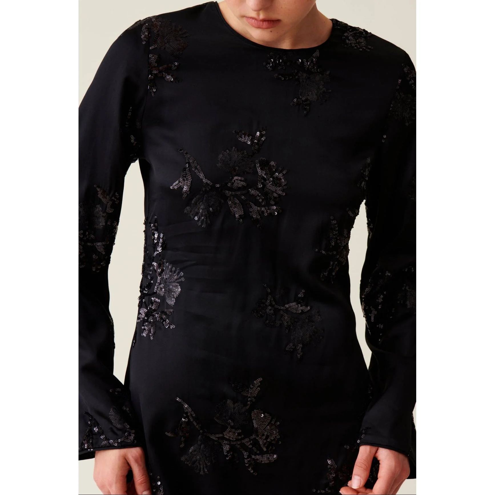 Robe Courte Noire Sequins Brodés - Image 2