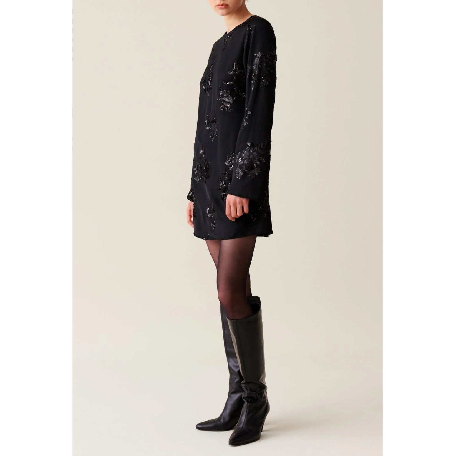 Robe Courte Noire Sequins Brodés - Image 3