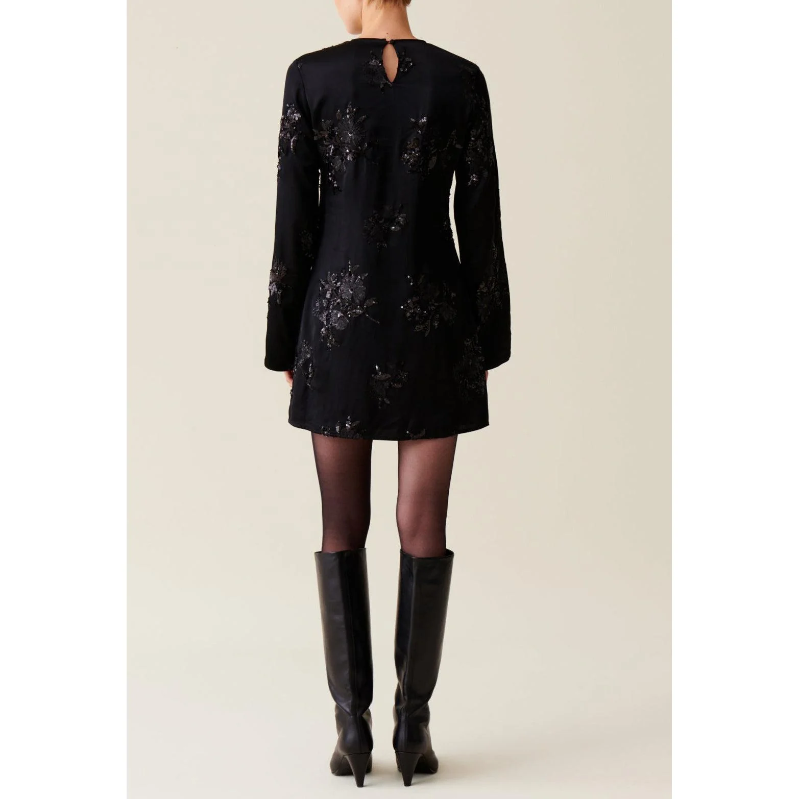 Robe Courte Noire Sequins Brodés - Image 5
