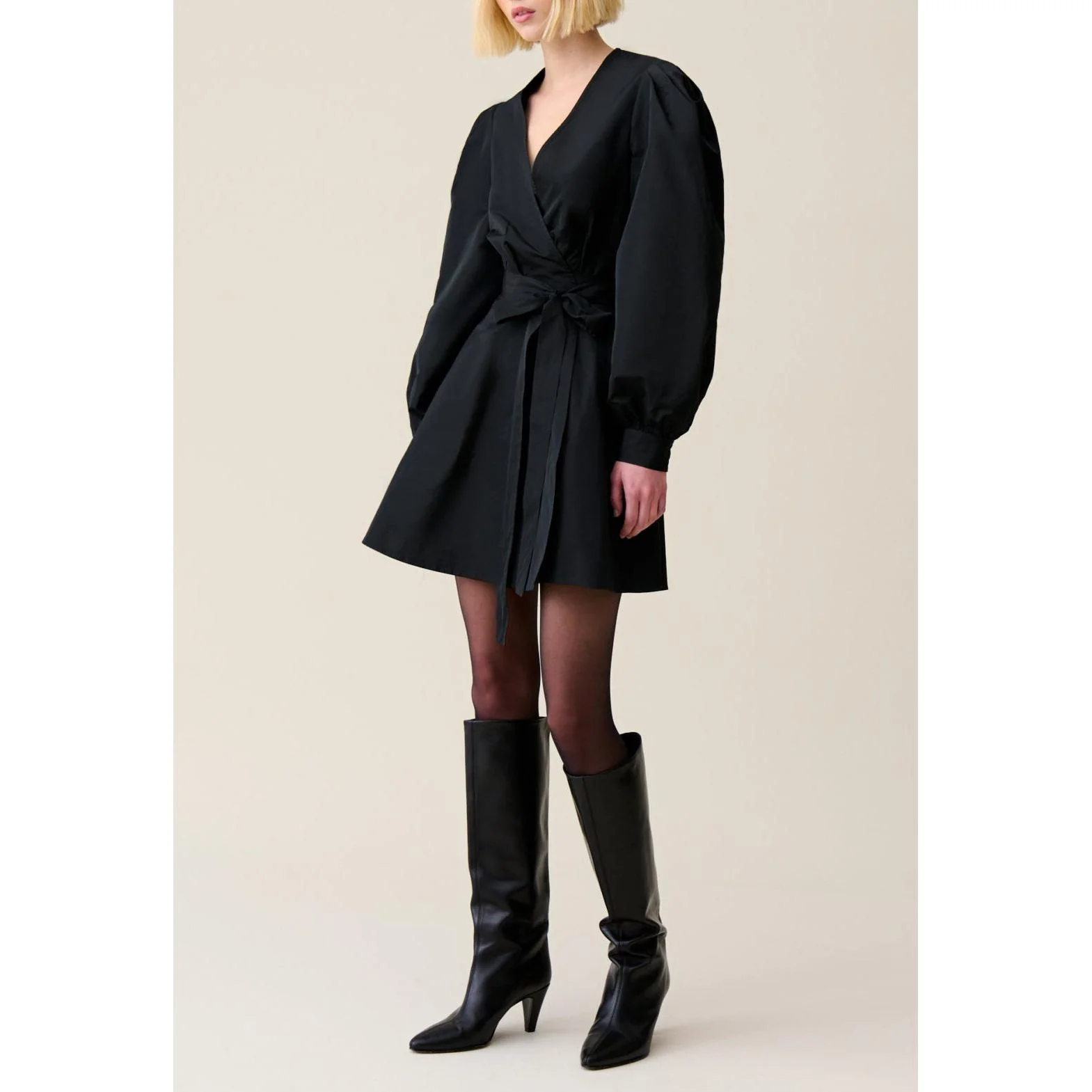 Robe Courte Manches Ballons Noire - Image 2