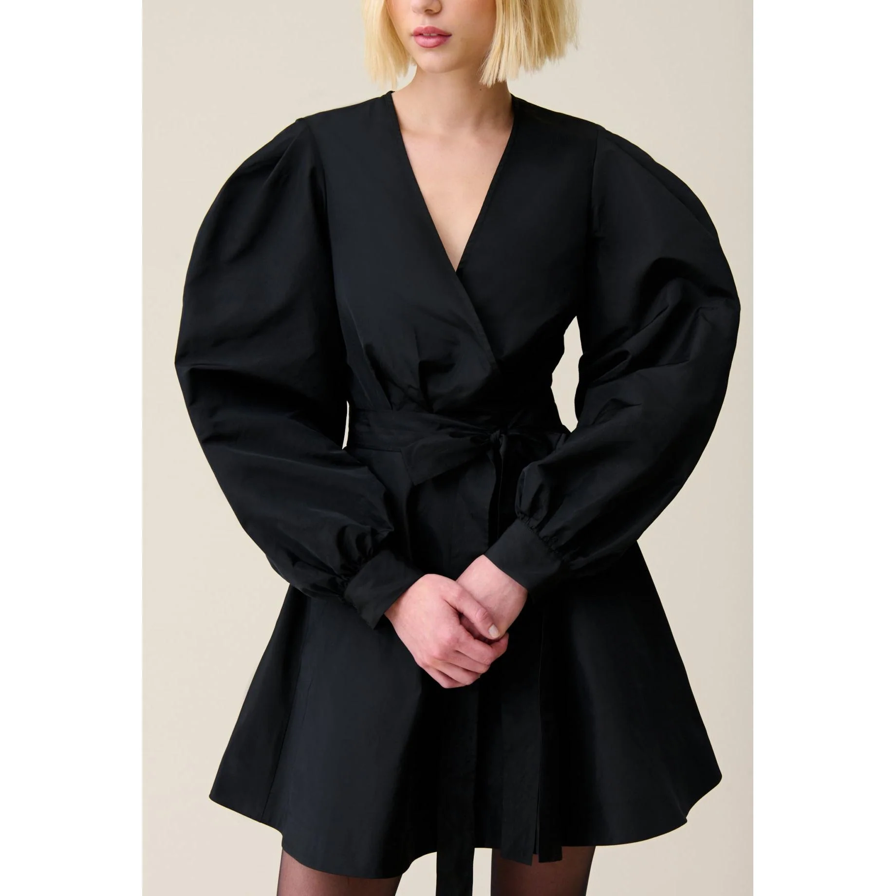 Robe Courte Manches Ballons Noire - Image 3