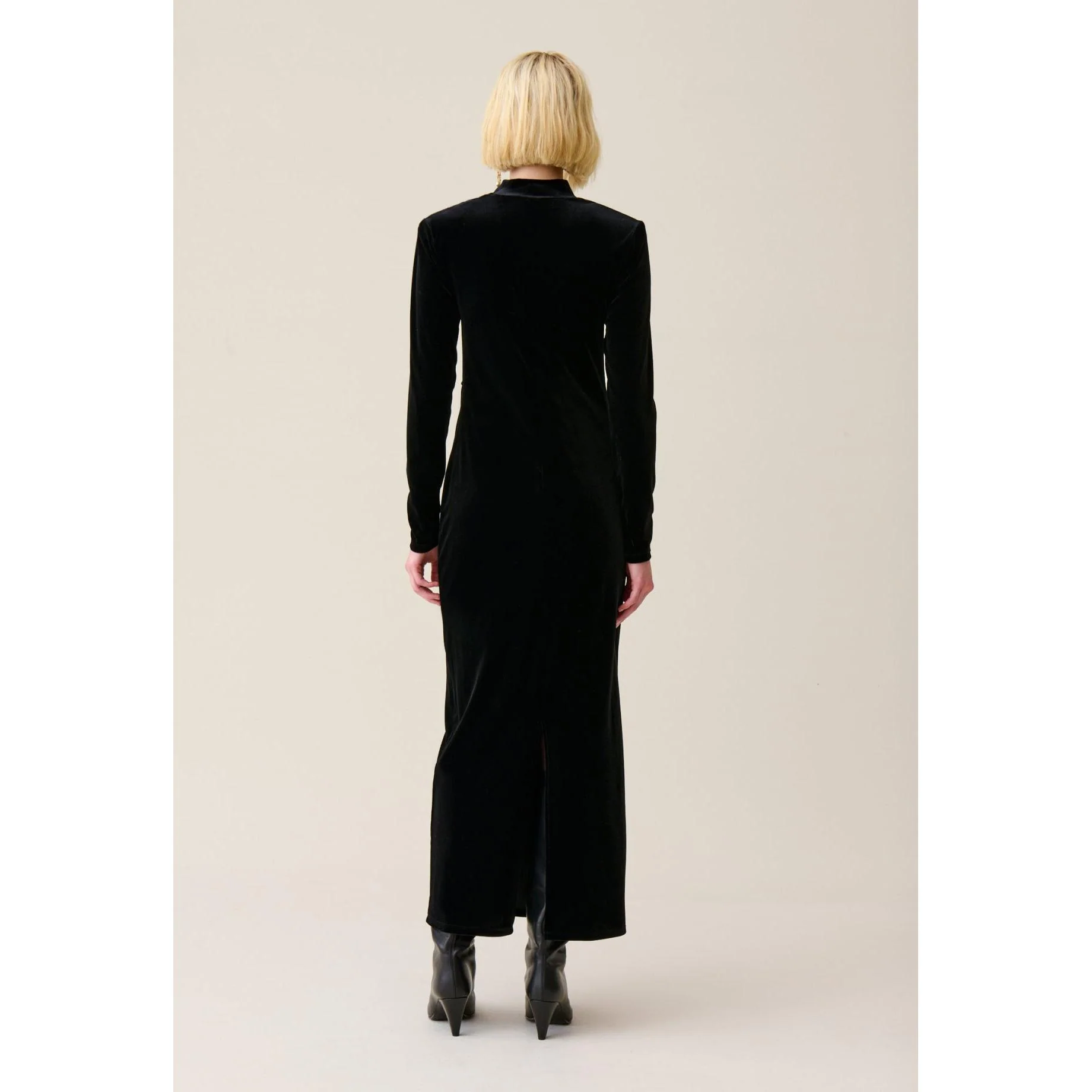 Robe Longue Cintrée Velours Noir - Image 4