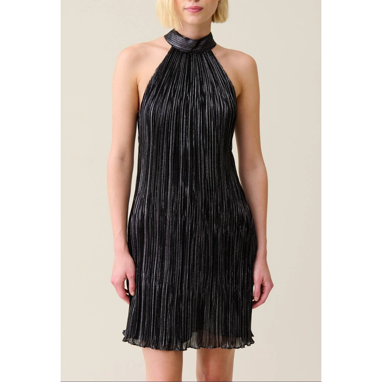Robe Courte Plissée Argentée - Image 4