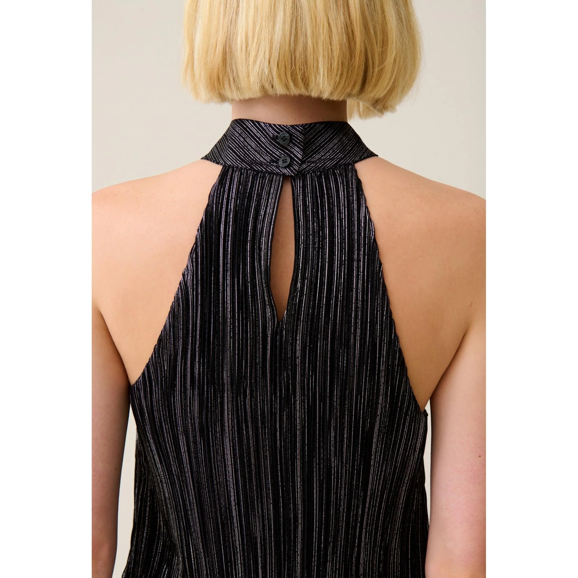 Robe Courte Plissée Argentée - Image 5