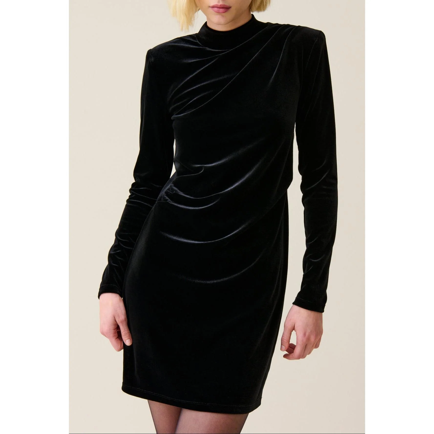 Robe Courte Cintrée Velours Noir - Image 2