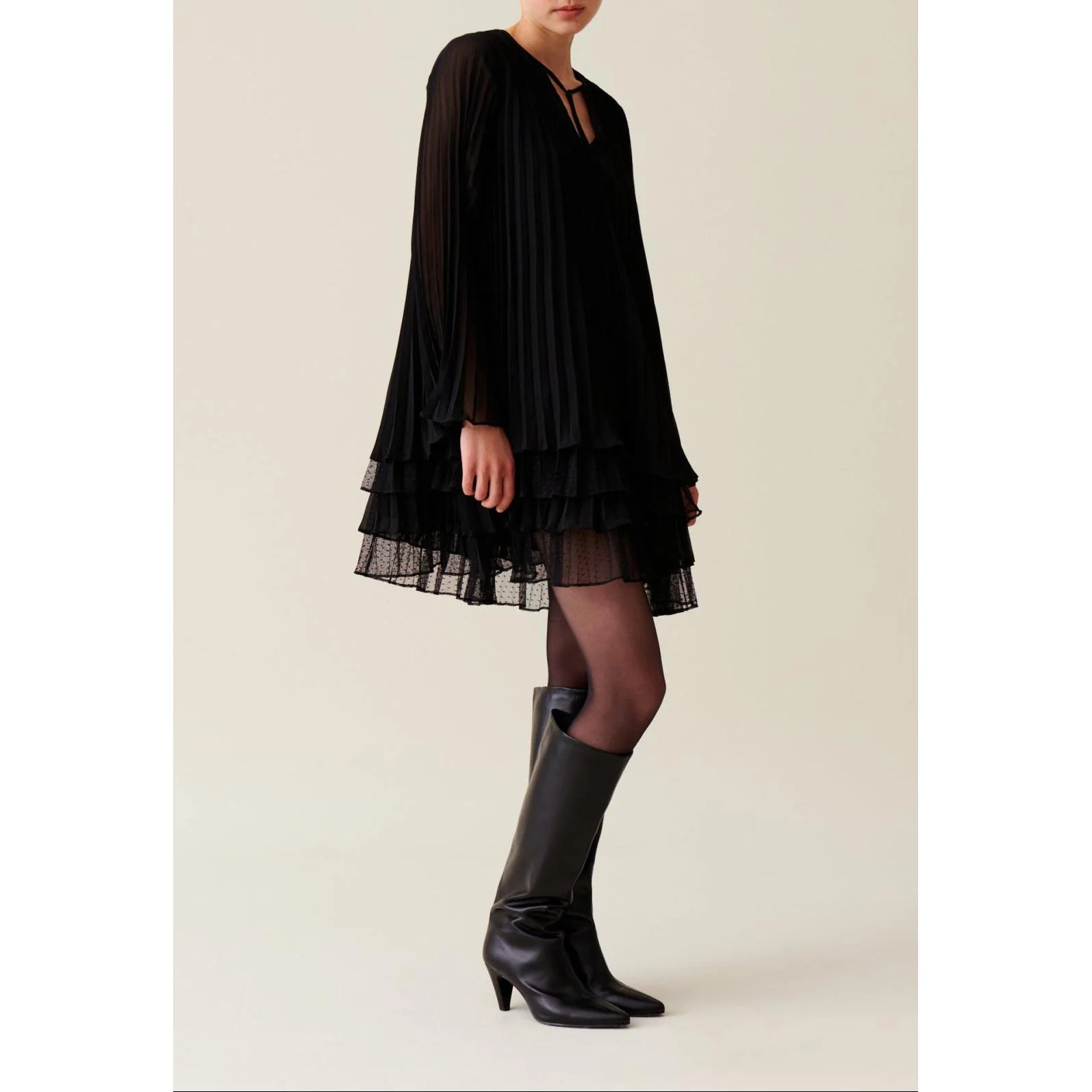 Robe Courte Noire Volantée - Image 2
