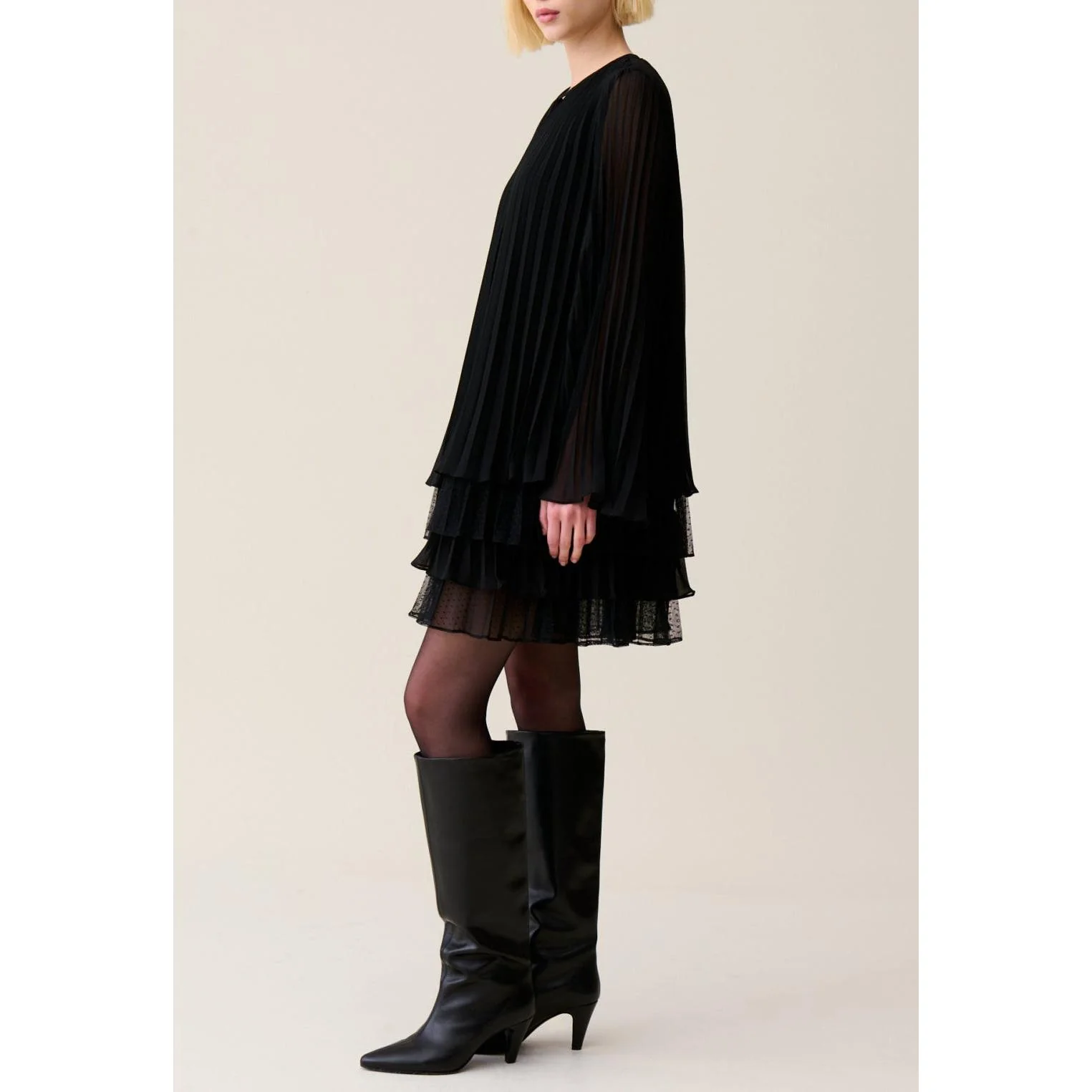 Robe Courte Noire Volantée - Image 3