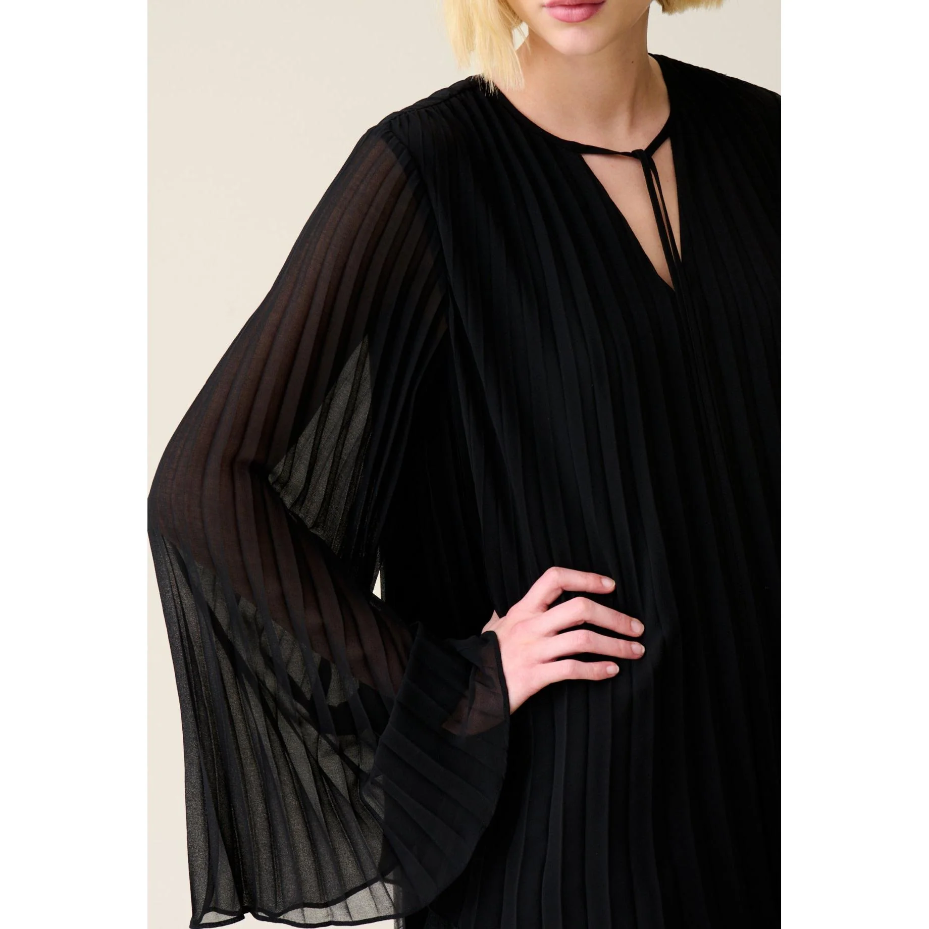 Robe Courte Noire Volantée - Image 5