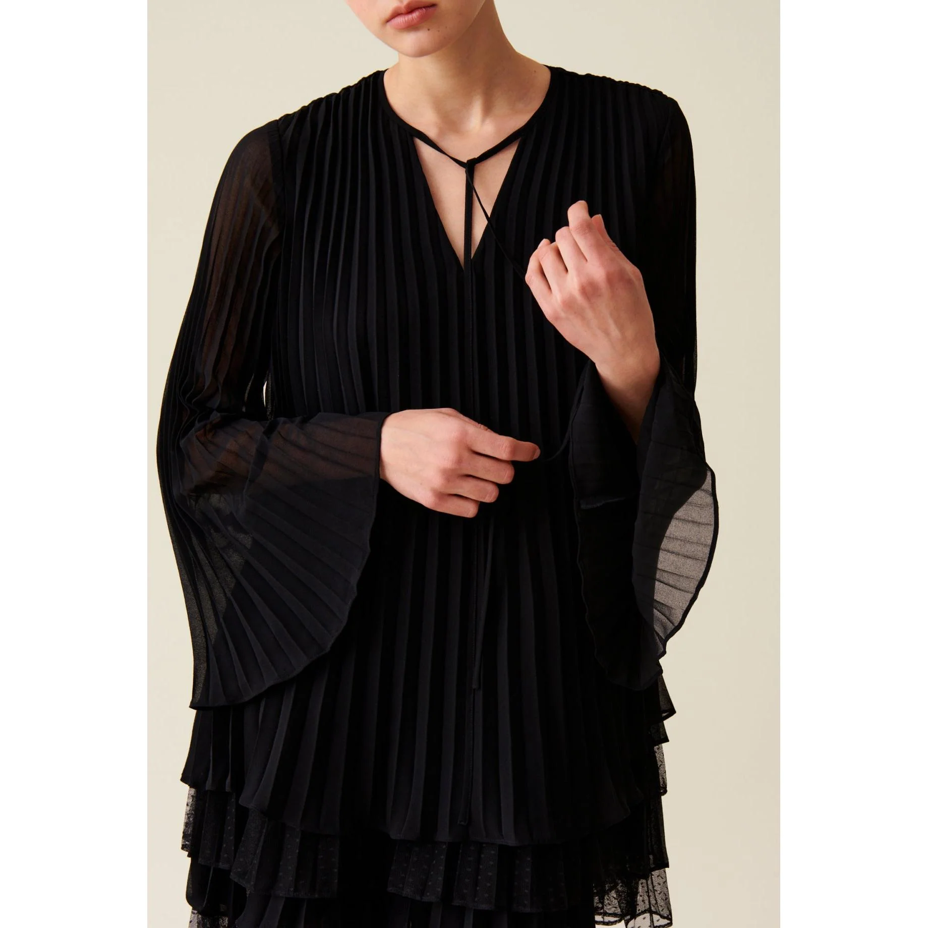 Robe Courte Noire Volantée - Image 6