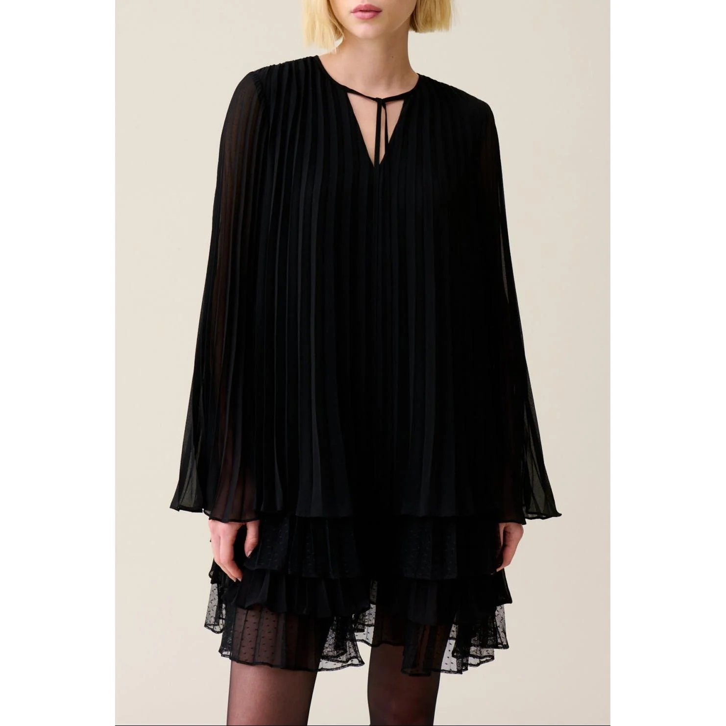 Robe Courte Noire Volantée - Image 7