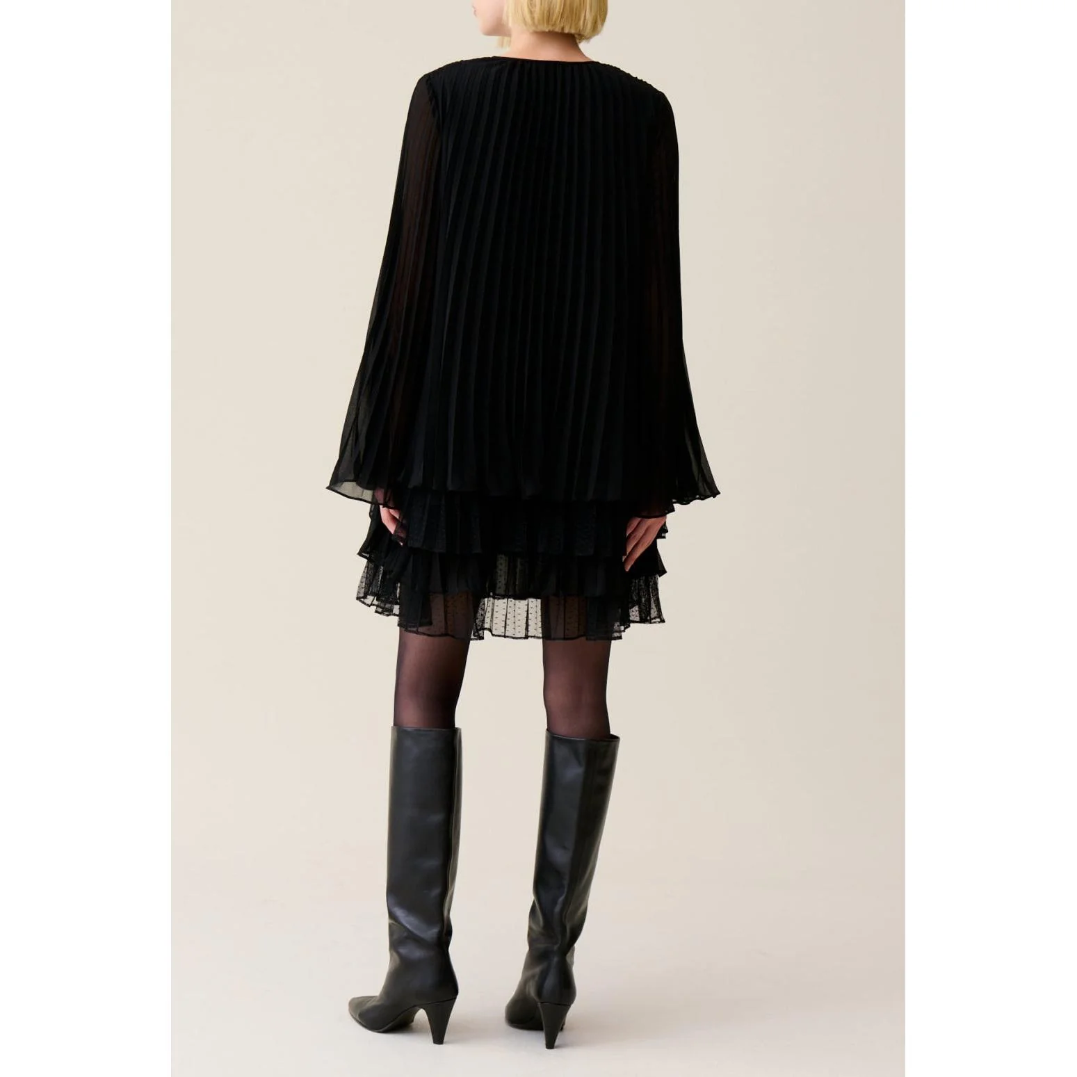 Robe Courte Noire Volantée - Image 9