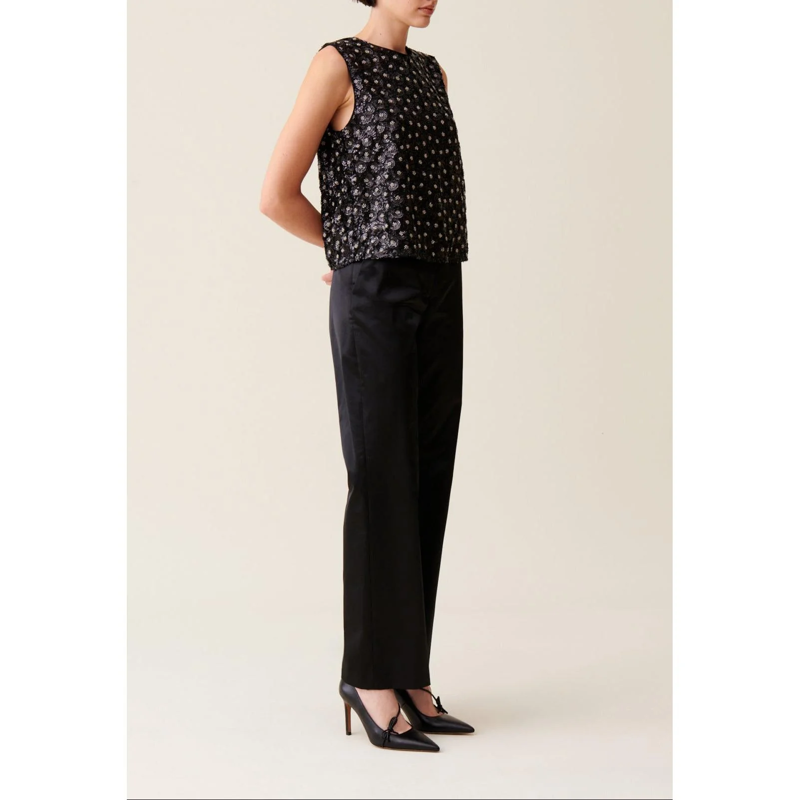 Top Noir Sequins Brodés Dos Ouvert - Image 3