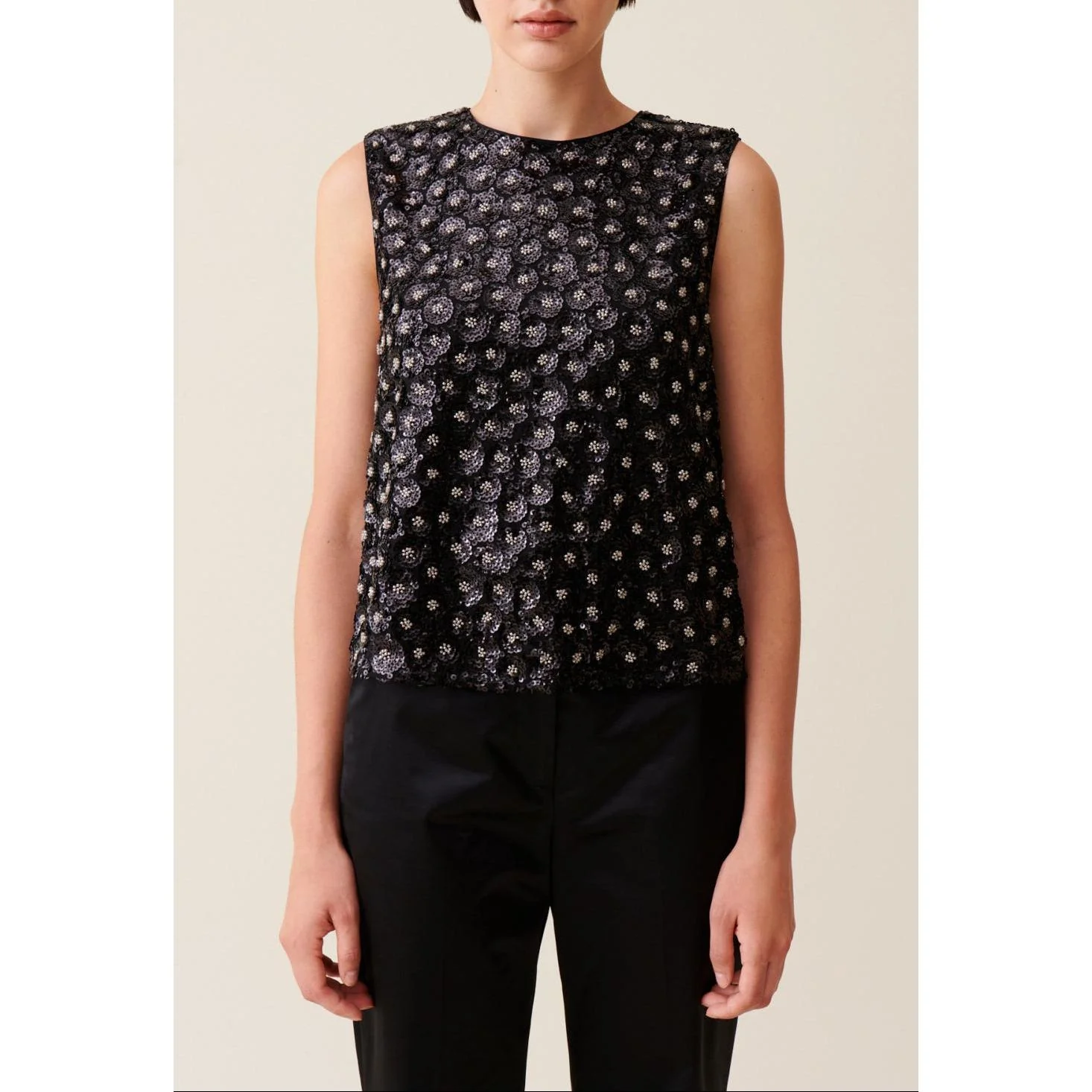 Top Noir Sequins Brodés Dos Ouvert - Image 4