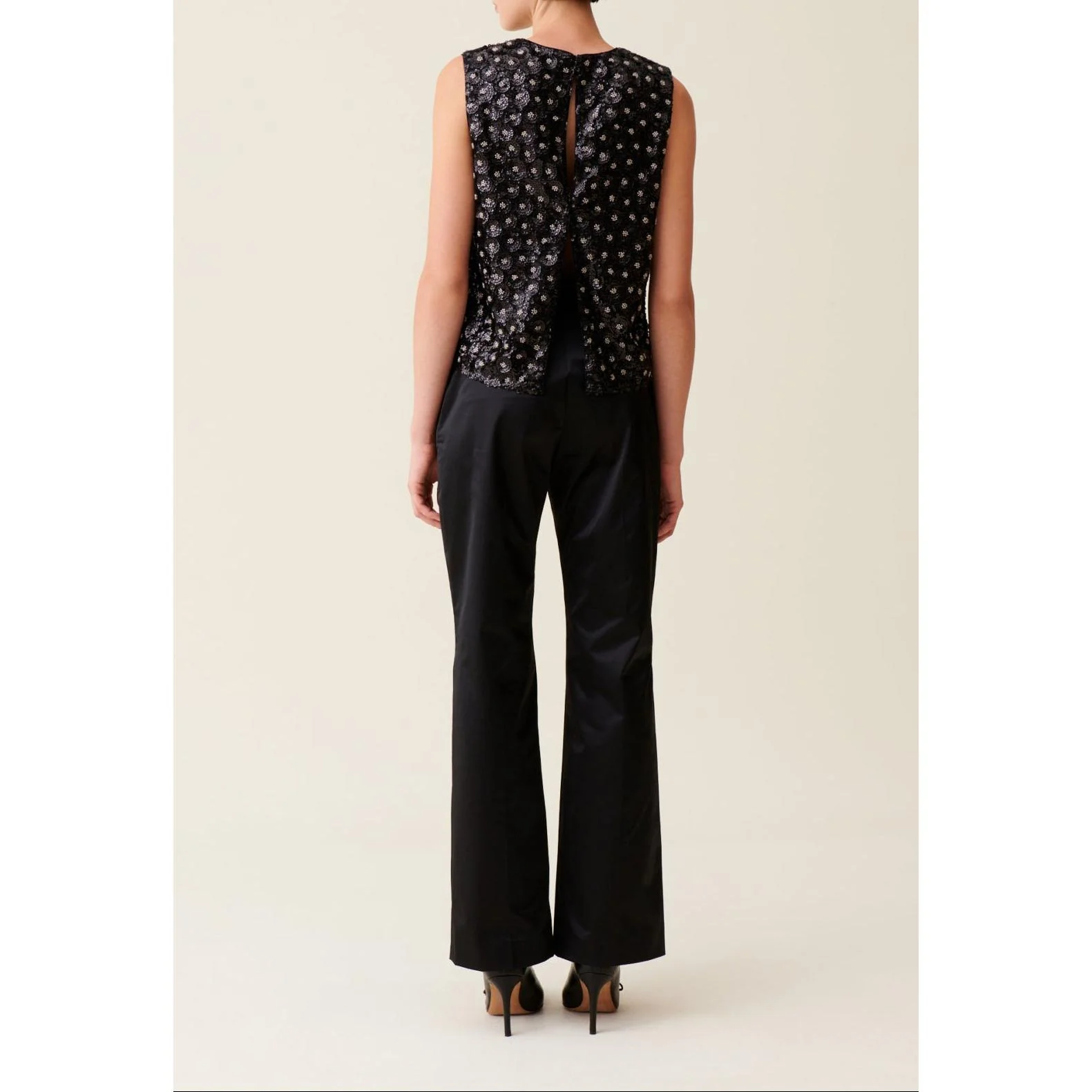Top Noir Sequins Brodés Dos Ouvert - Image 5