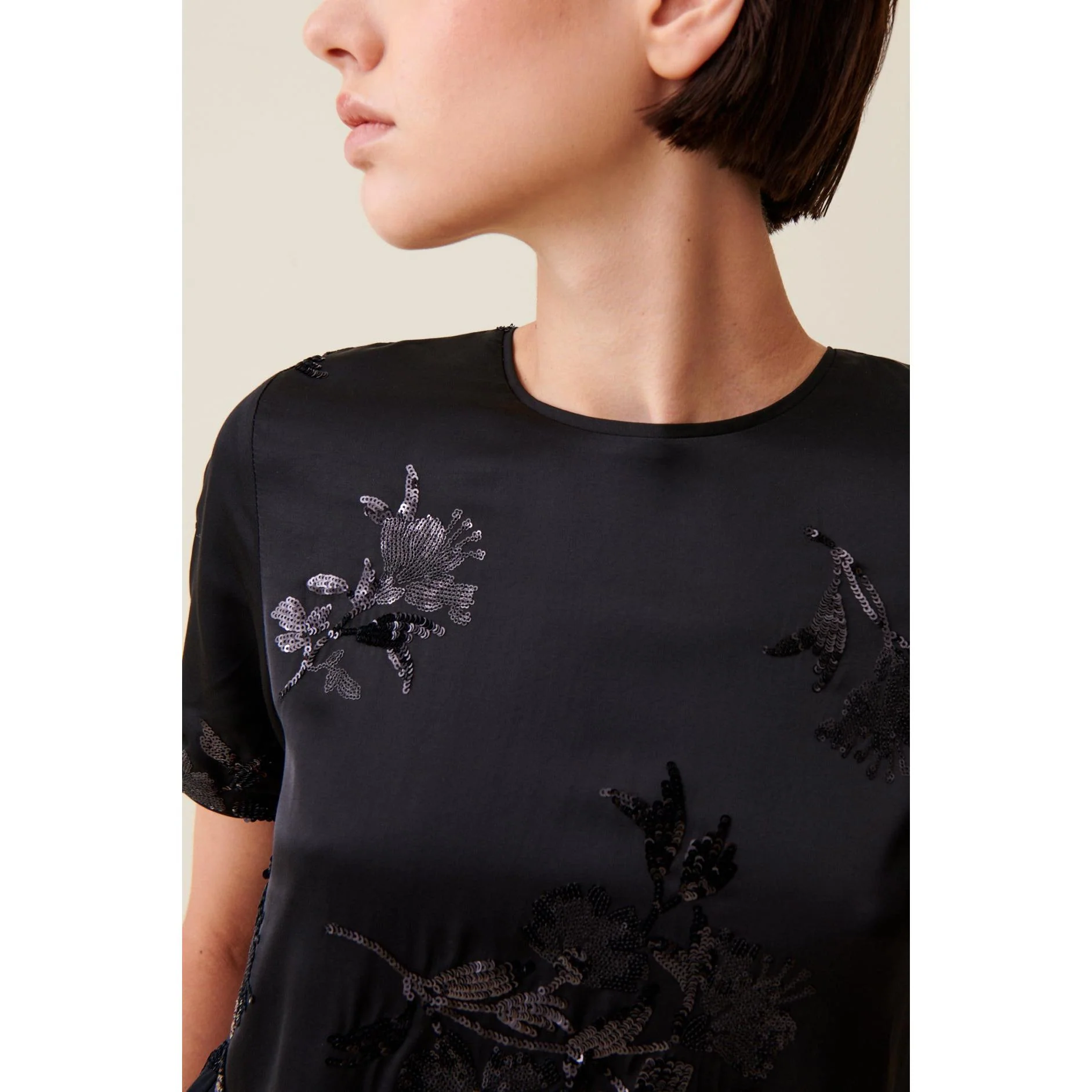 Top Noir Sequins Brodés - Image 3