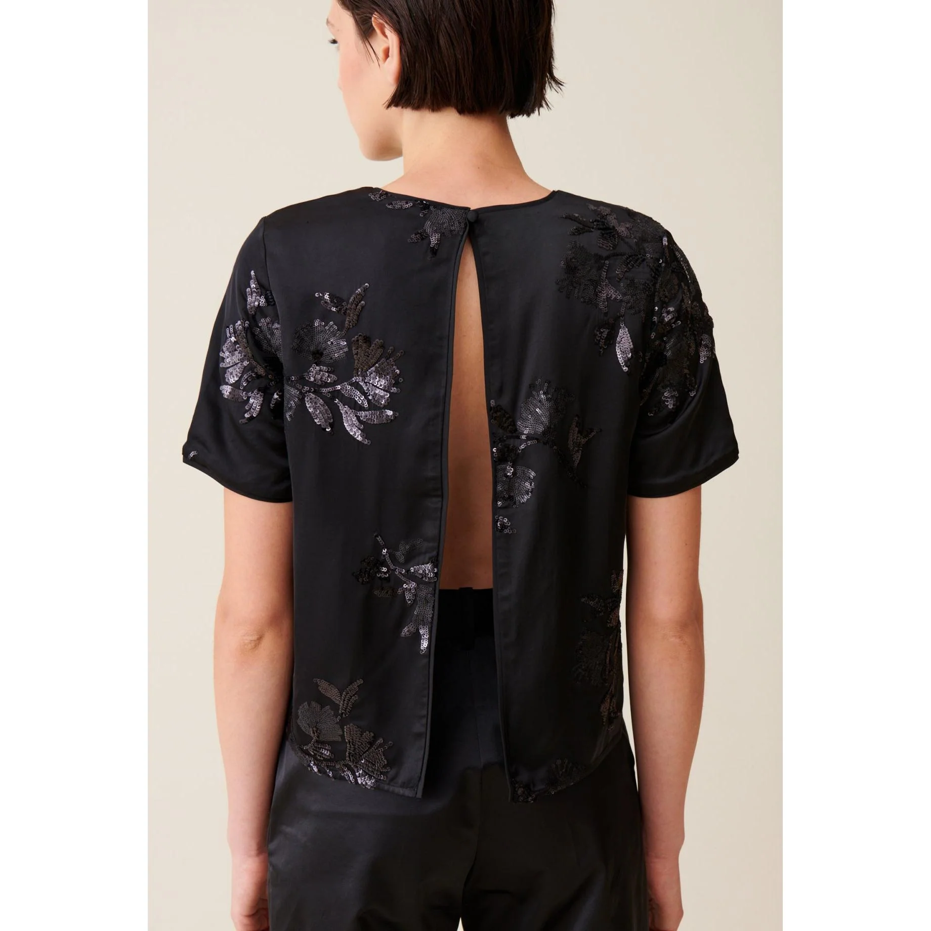 Top Noir Sequins Brodés - Image 6