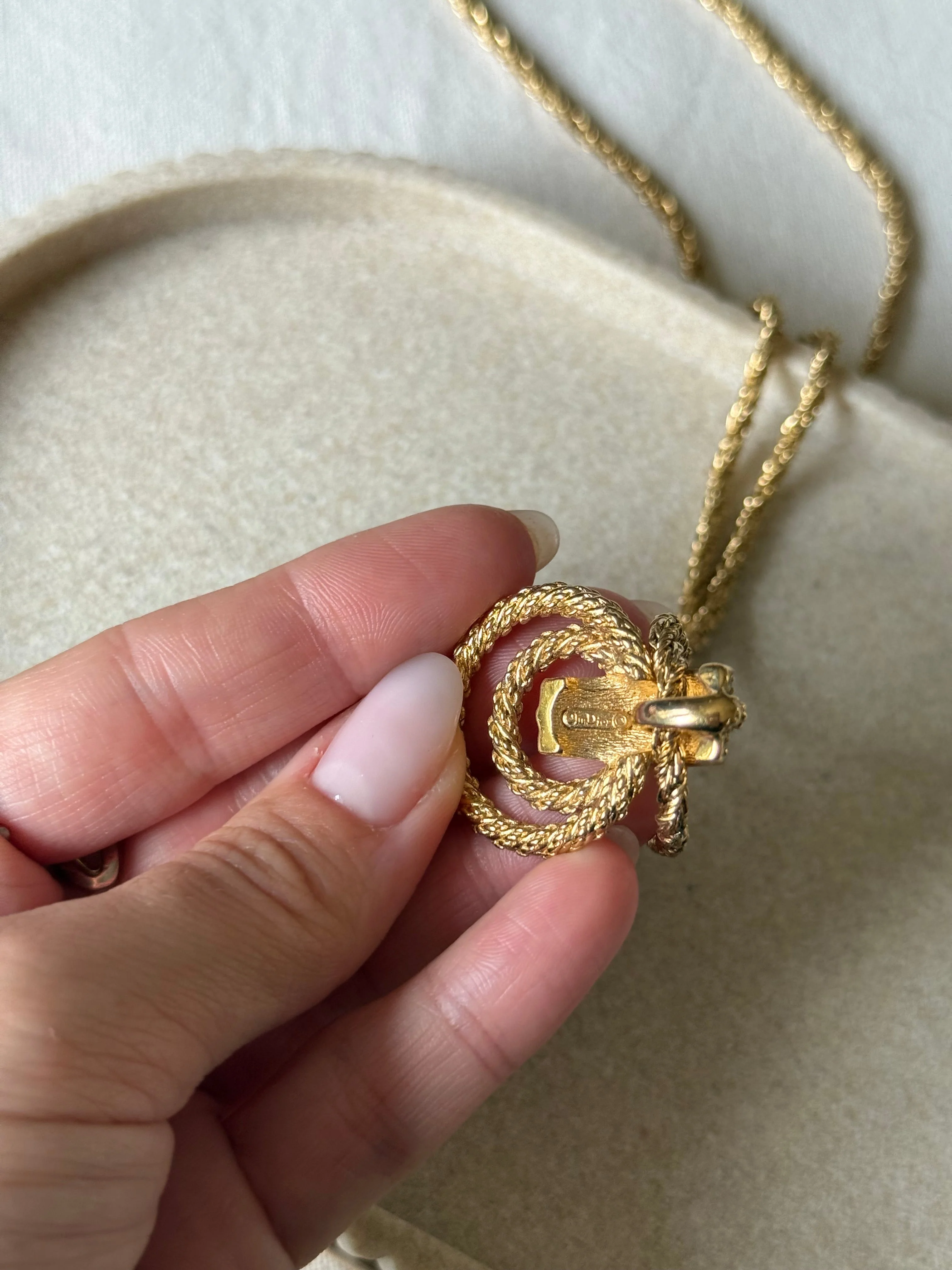 Collier Christian Dior Vintage - Pendentif Anneaux Entrelacés - Image 6