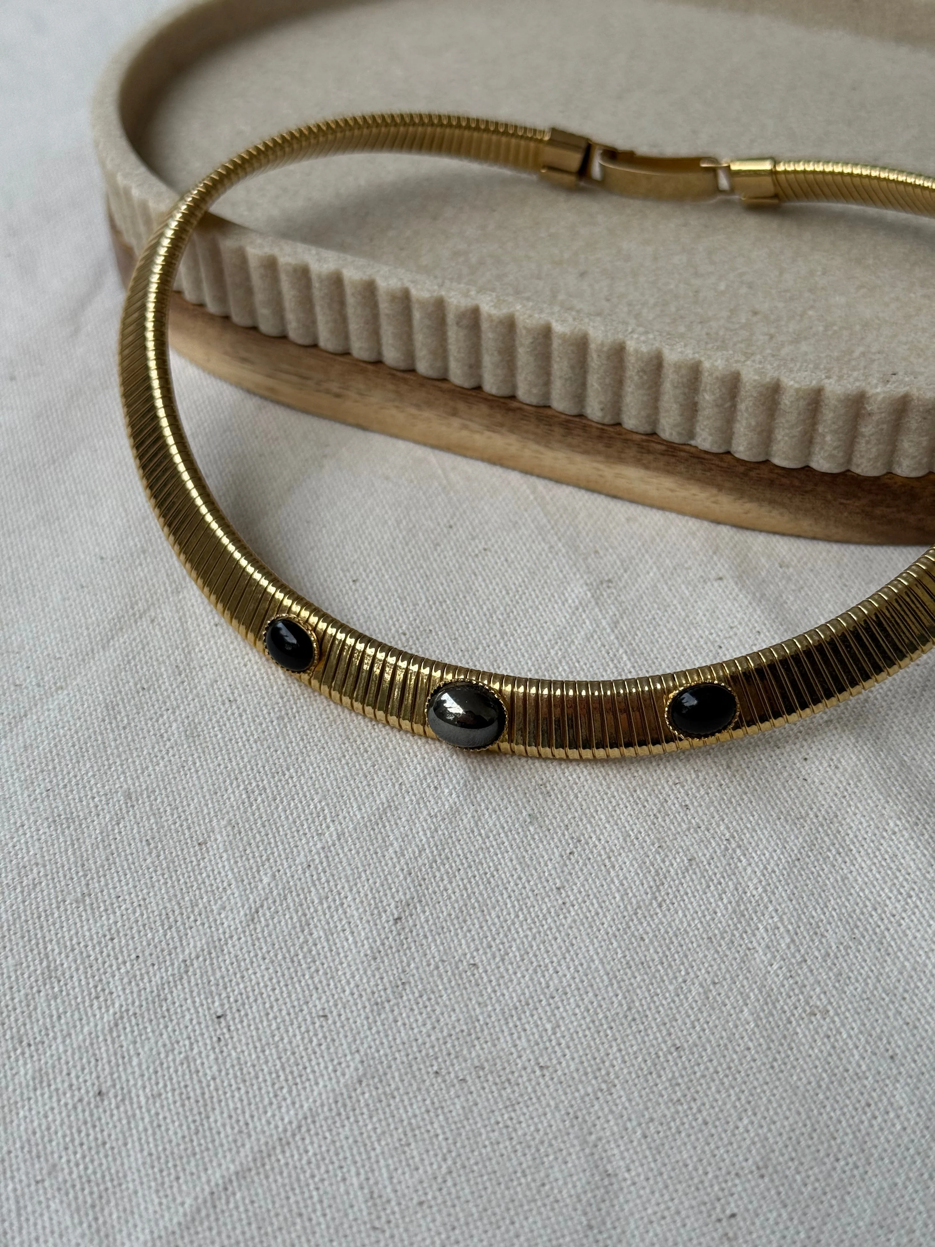 Collier Doré Vintage - Articulé Et Cabochons Noirs - Image 3