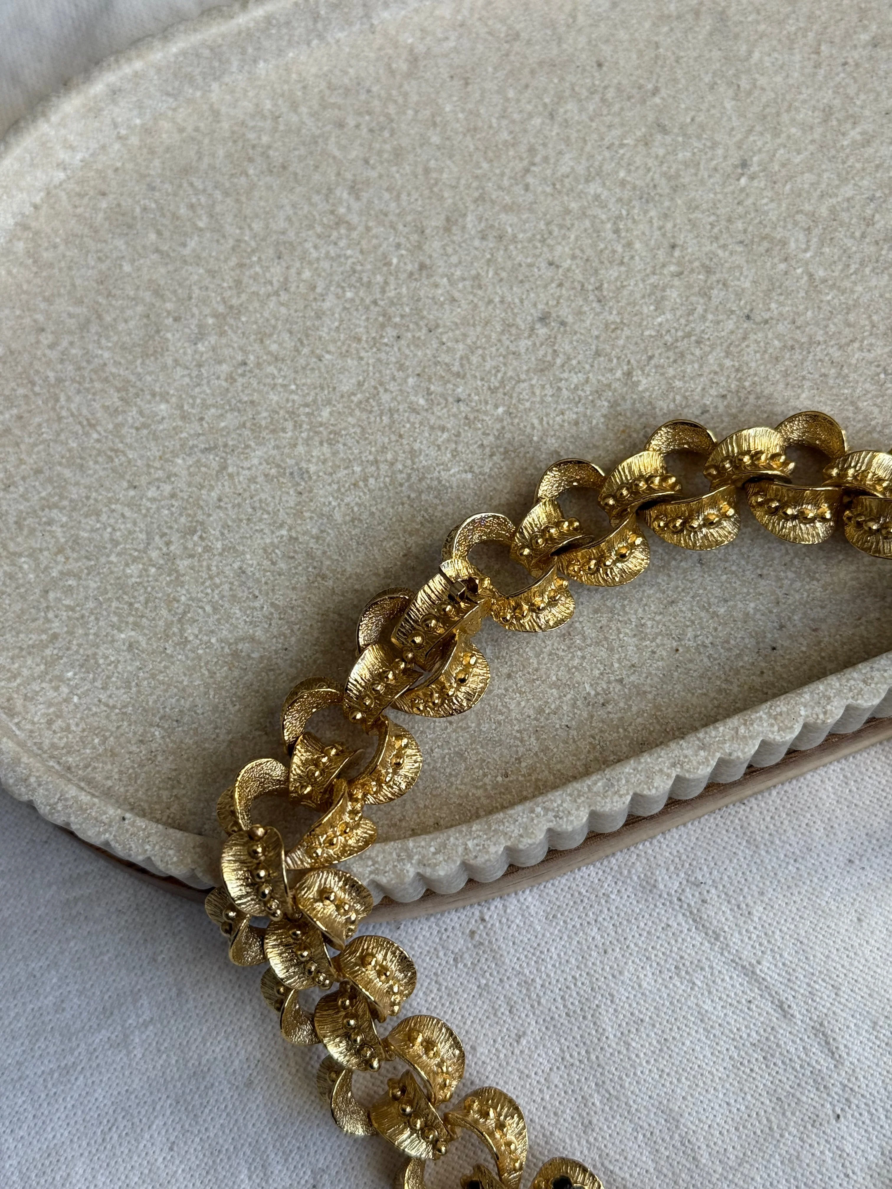 Collier Doré Vintage - Maillons Texturés Et Strass Noirs - Image 4