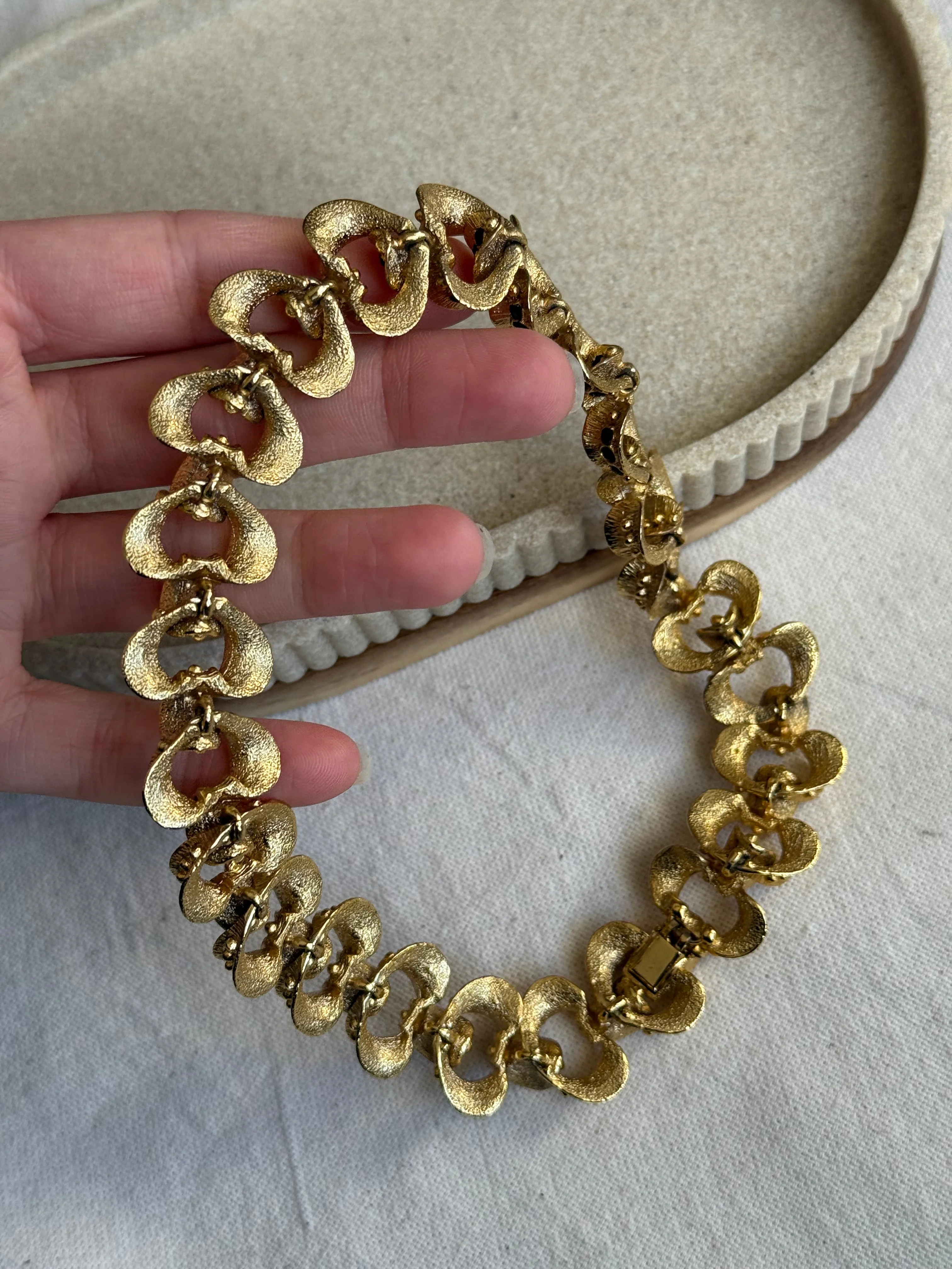 Collier Doré Vintage - Maillons Texturés Et Strass Noirs - Image 5