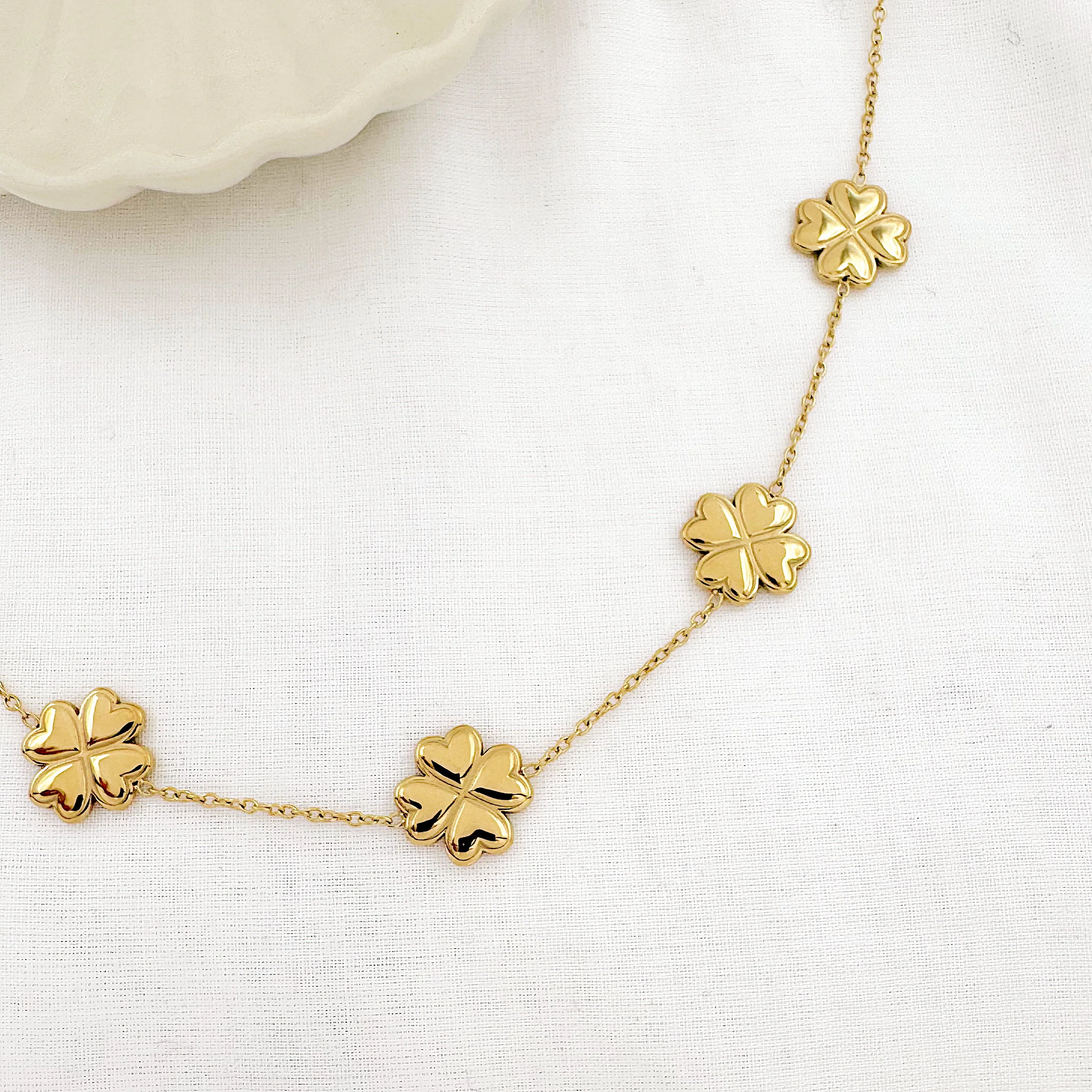 Collier Helios