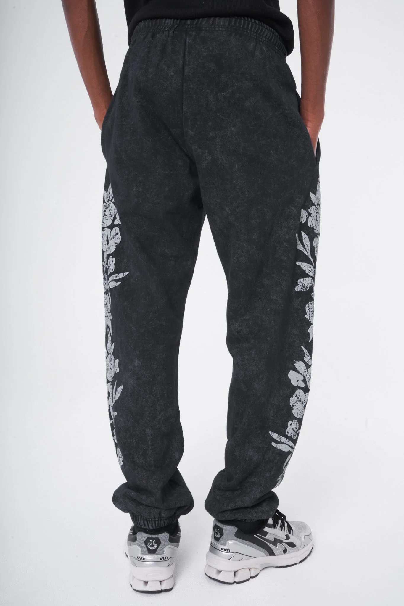 Jogging Erza - Black Wash - Image 4