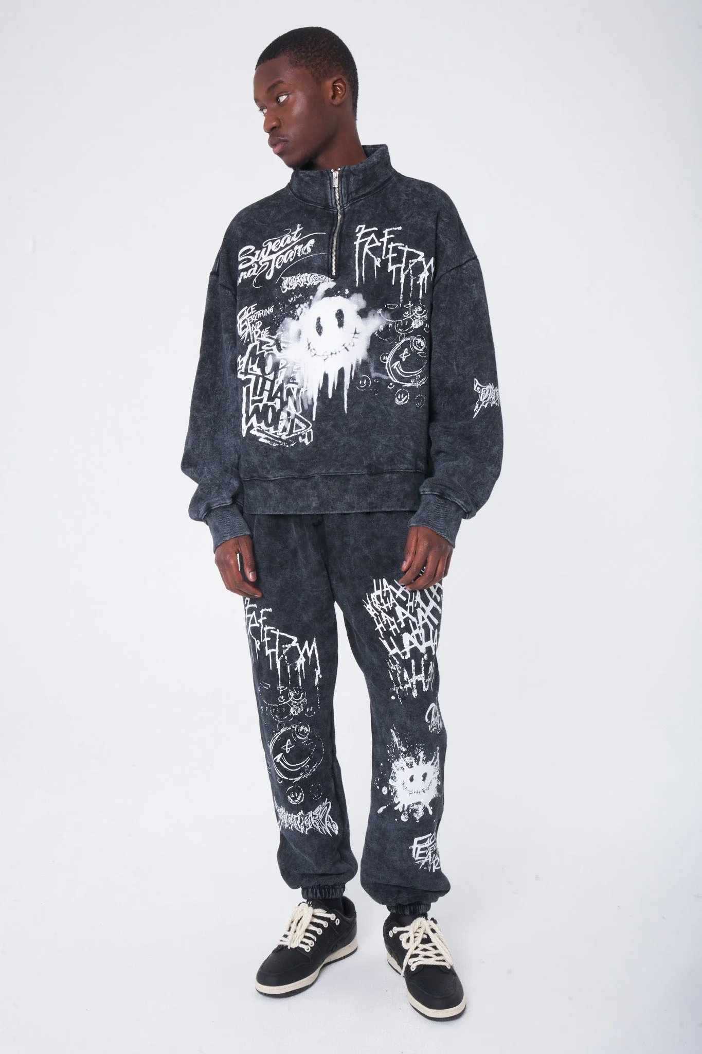 Jogging Etsuko - Black Wash - Image 7
