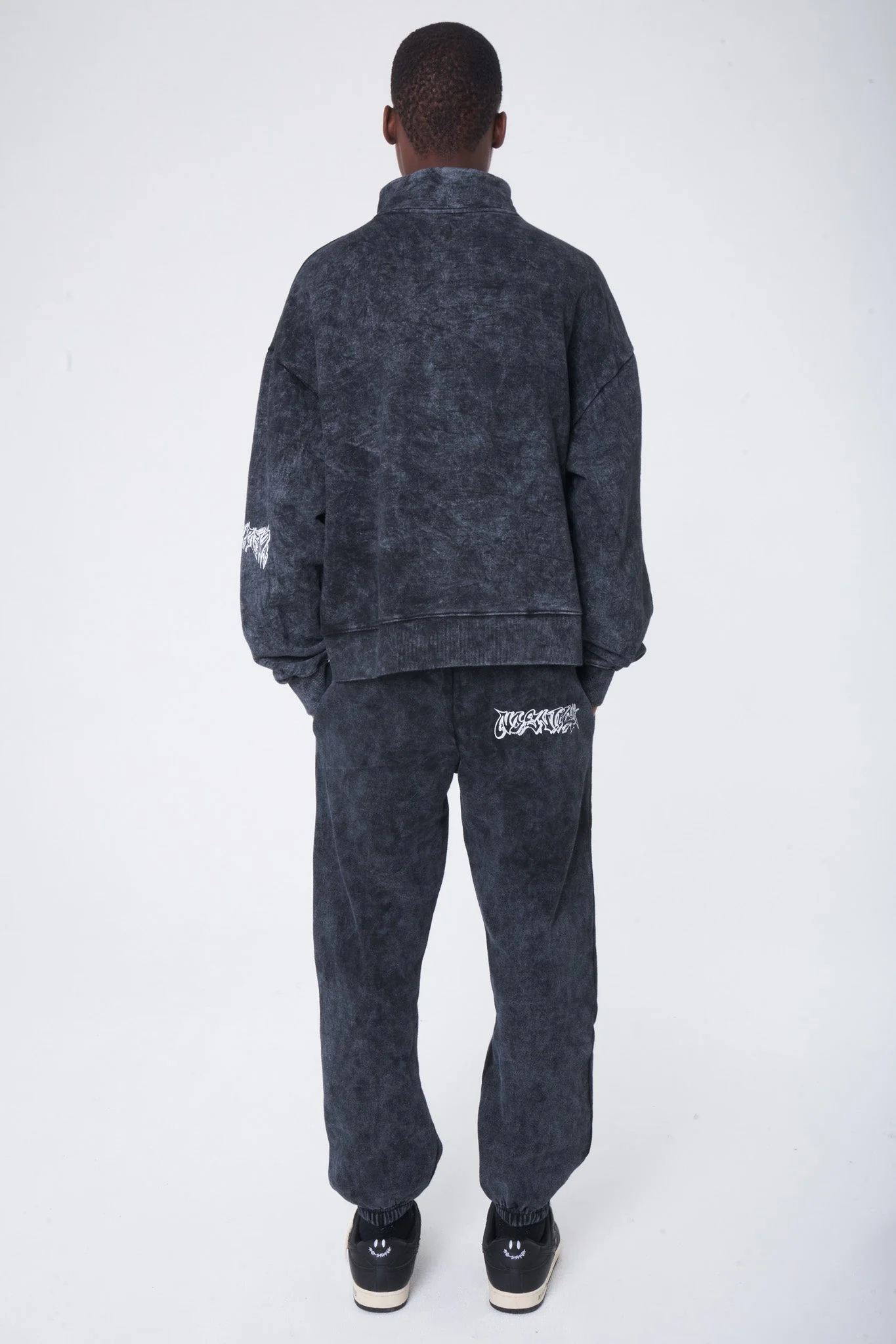 Jogging Etsuko - Black Wash - Image 8