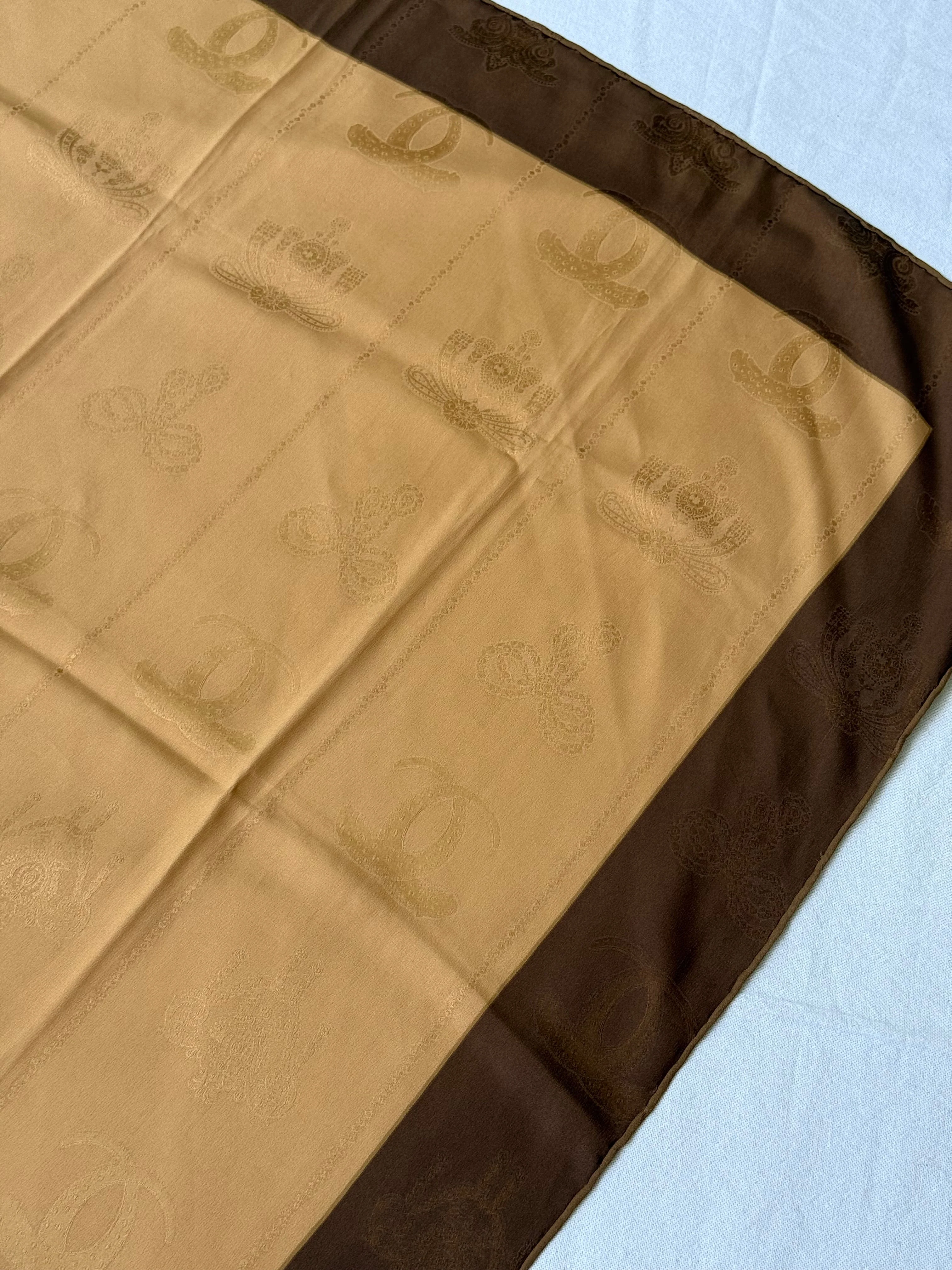 Foulard Cartier – Camel Et Marron Avec Surpiqûres - Image 6